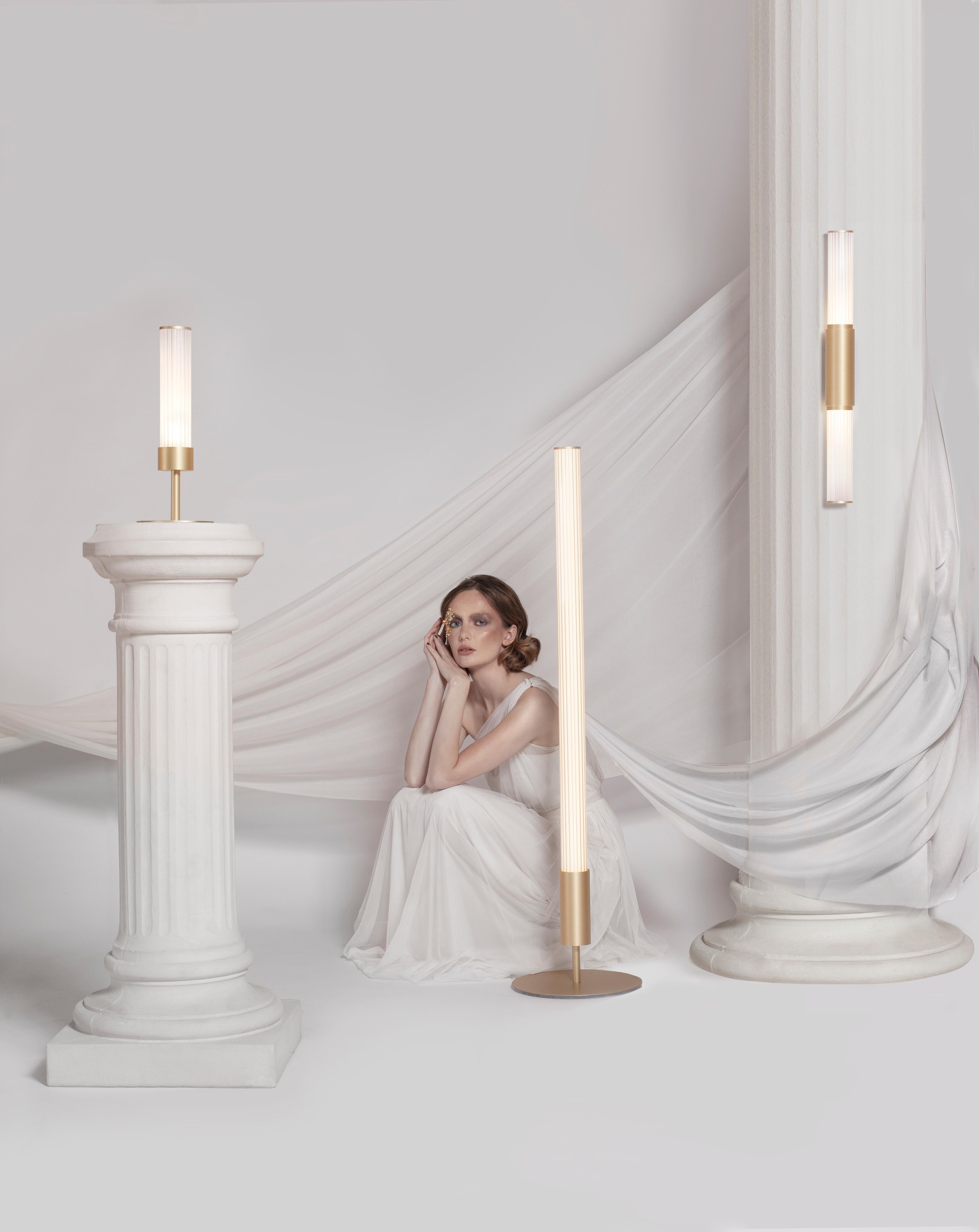 Pilar 170 Aluminio Champagne Lámpara de pie contemporánea by JSPR Posmoderno en venta