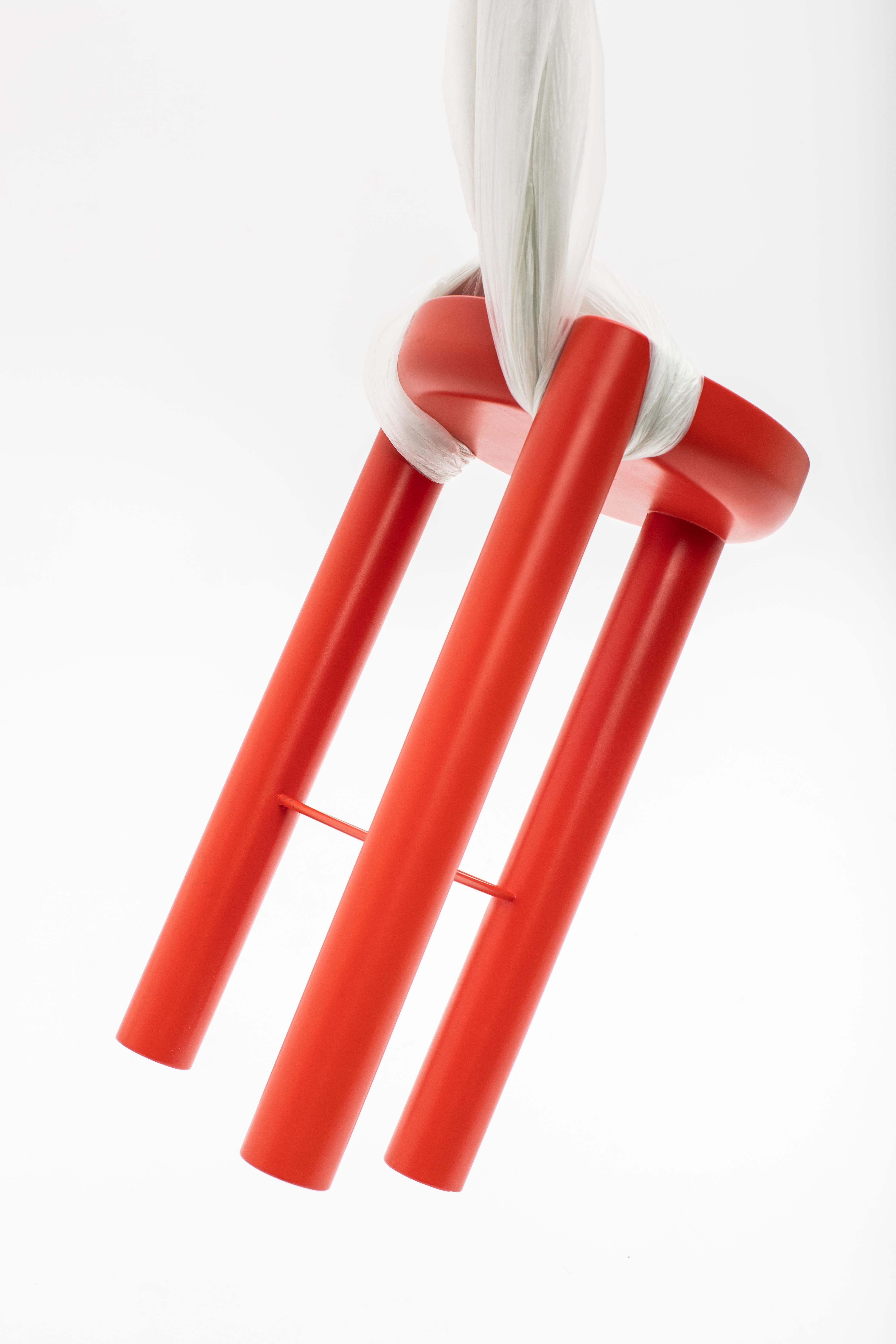 The Pillar bar stool is a product with a unique design that stands out with its distinctive metal fusion detail. While it attracts attention with its solid and strong structure, it can be used easily on bar or countertops. Due to its natural