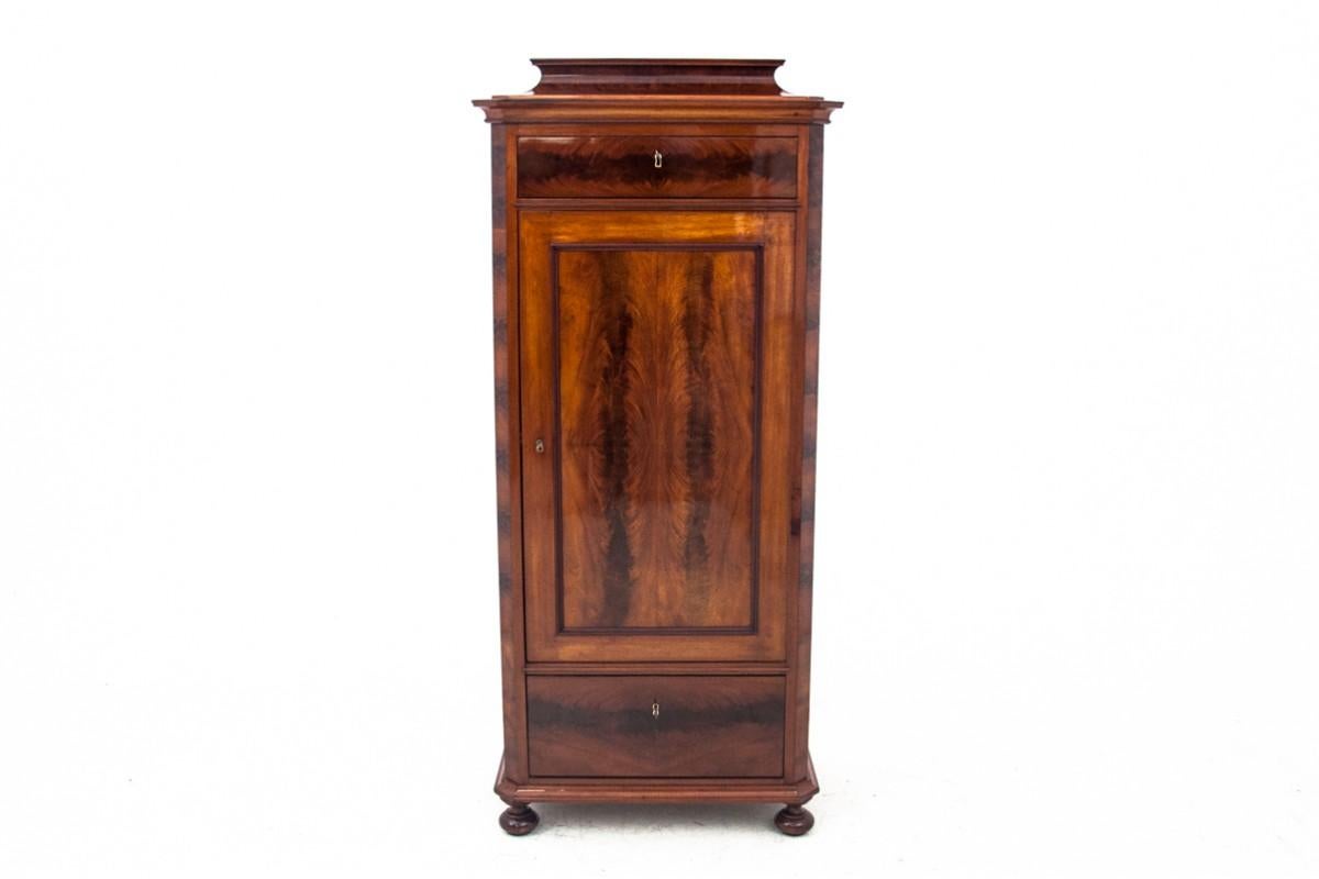 Pillar chest of drawers, Northern Europe, circa 1860. After renovation. For Sale 6
