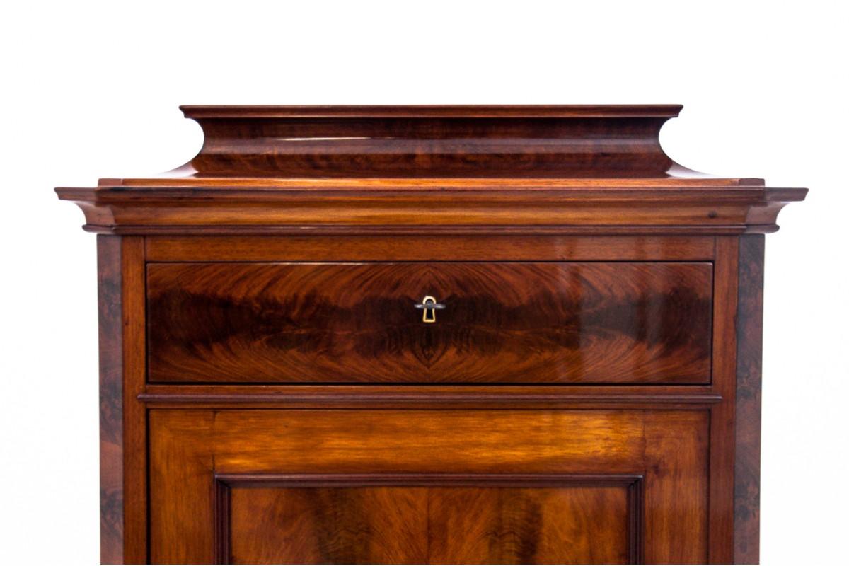 Swedish Pillar chest of drawers, Northern Europe, circa 1860. After renovation. For Sale