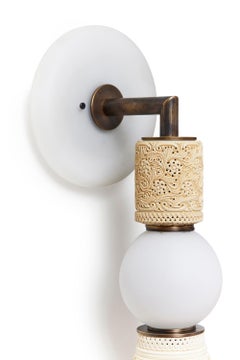 Pilar de espuma de mar Pareja de candelabros de vidrio soplado y latón by Feyza