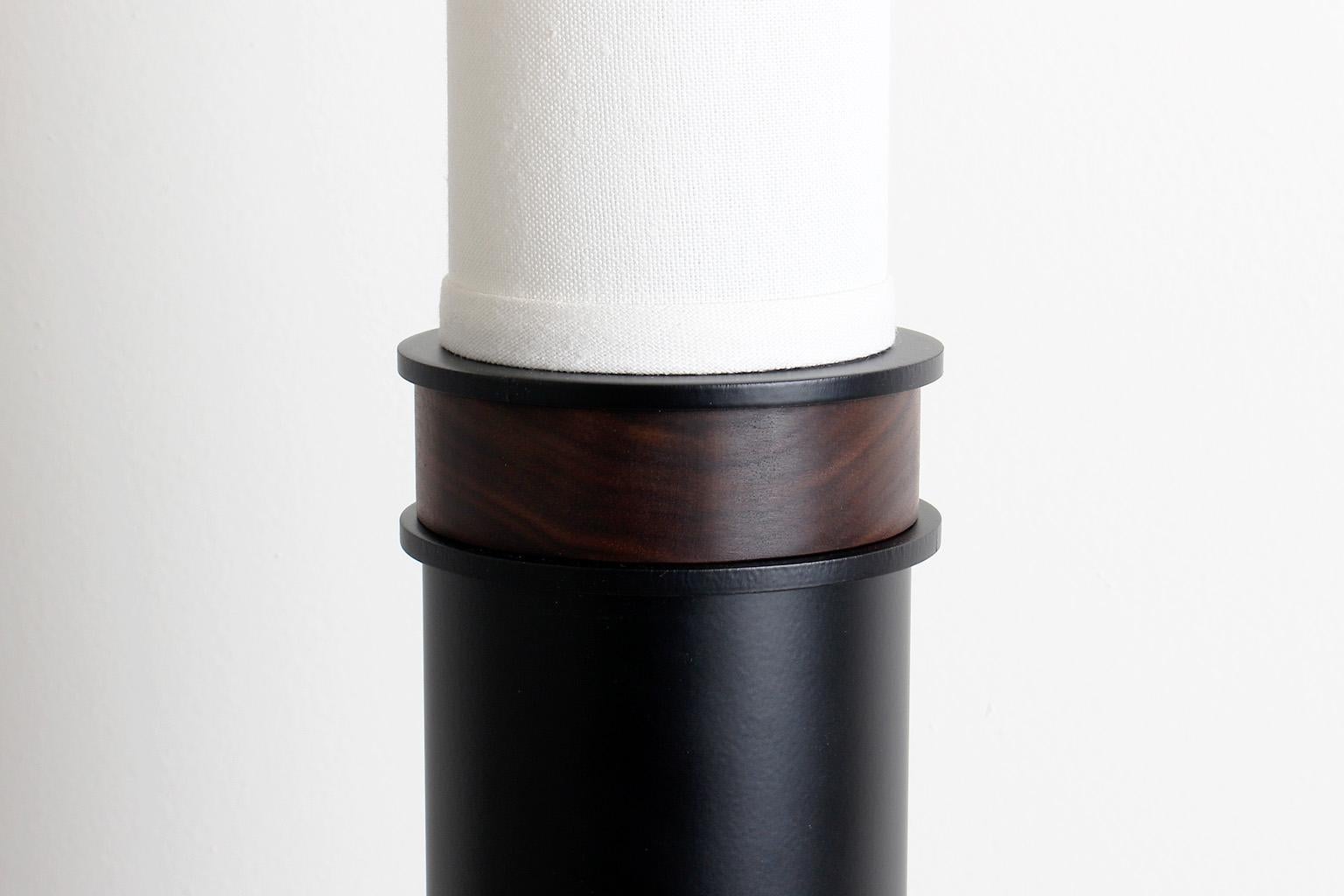 XXIe siècle et contemporain Lampe de bureau Pillaret 34 pouces par Studio DUNN en vente