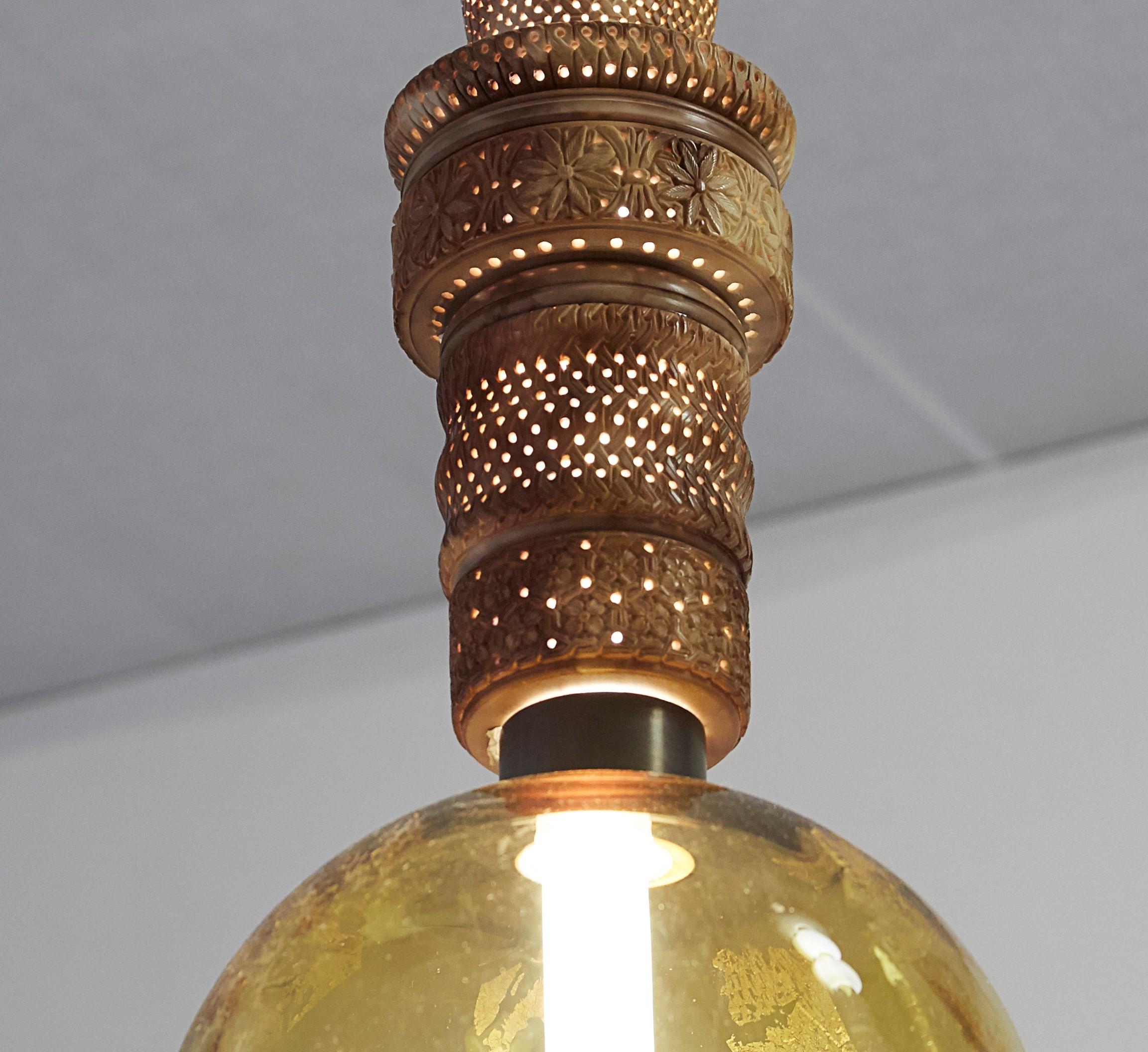 Pillars of Meerschaum : trésor d'ambre en verre soufflé et laiton de Feyza Neuf - En vente à Philadelphia, PA