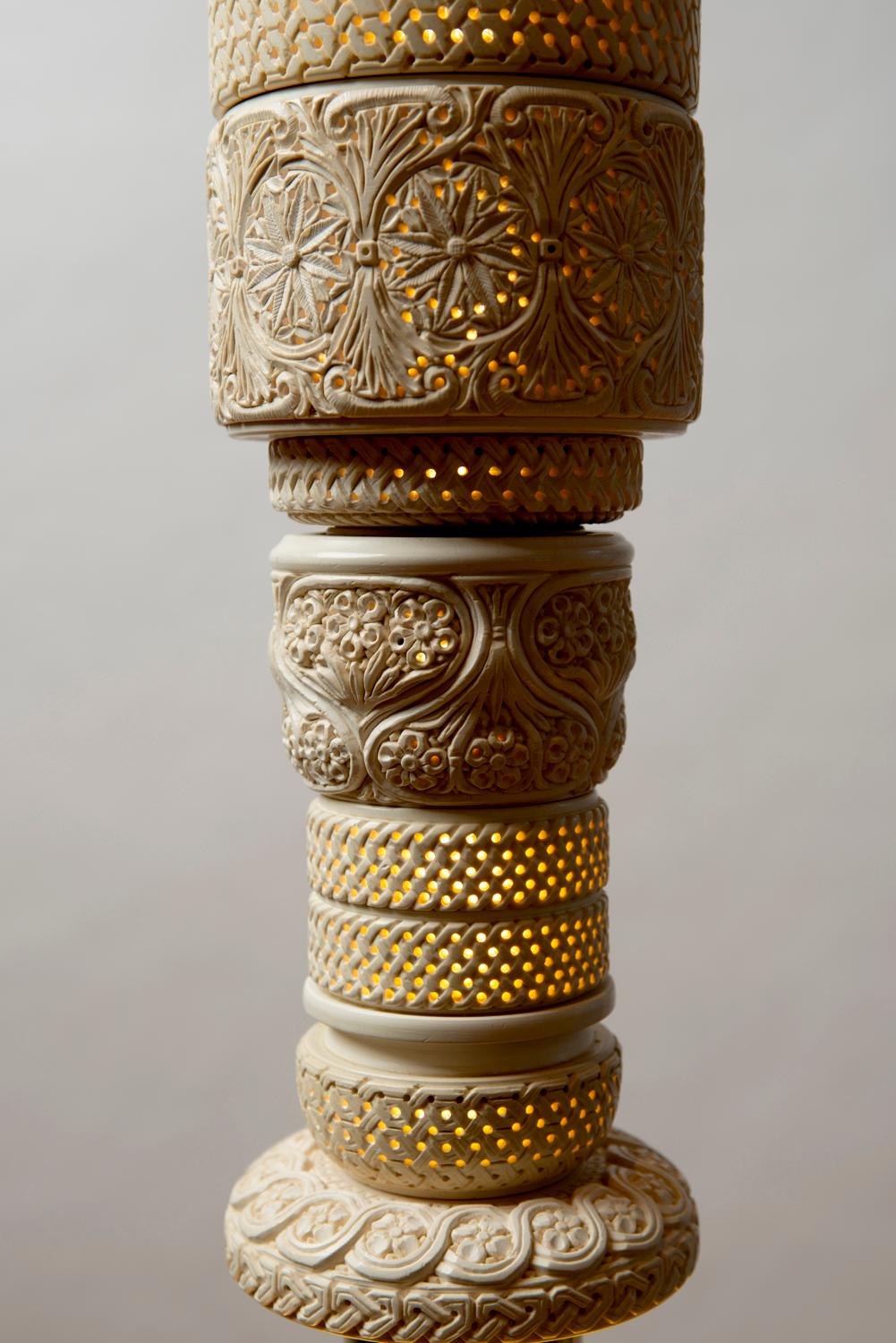 Pillars of Meerschaum : Blanc Soir - New York Neuf - En vente à Philadelphia, PA