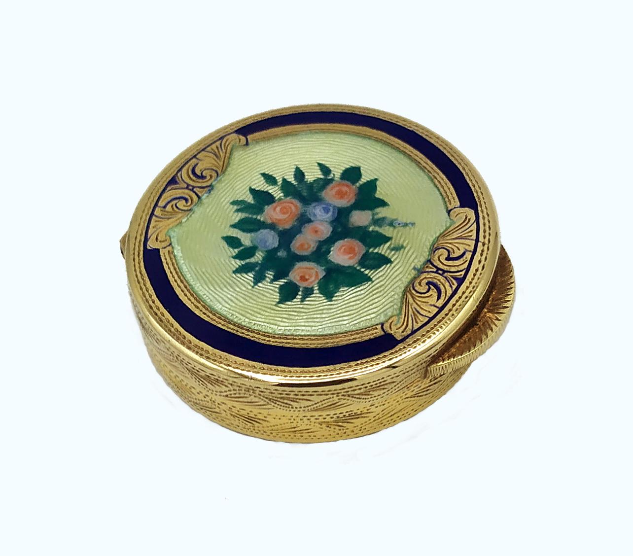 Pillbox with Flowers Hand painted Viennese Art Nouveau Style Salimbeni In Excellent Condition In Firenze, FI