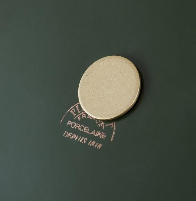 Pillivuyt, France. Cake stand/etagère in porcelain. “Green Bistro”. In Excellent Condition For Sale In Copenhagen, DK