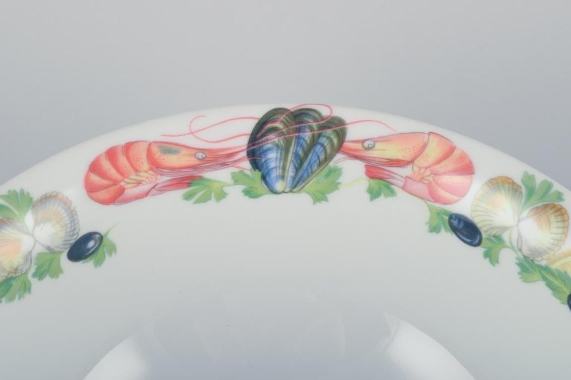 Pillivuyt, France. Large porcelain bowl with seafood motif. Approx. 1970s In Excellent Condition For Sale In Copenhagen, DK