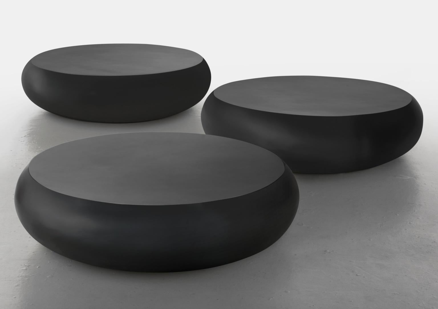 Moderne 21e siècle Table basse en fibre de verre noire Siège de table extérieure Century Turroni en vente