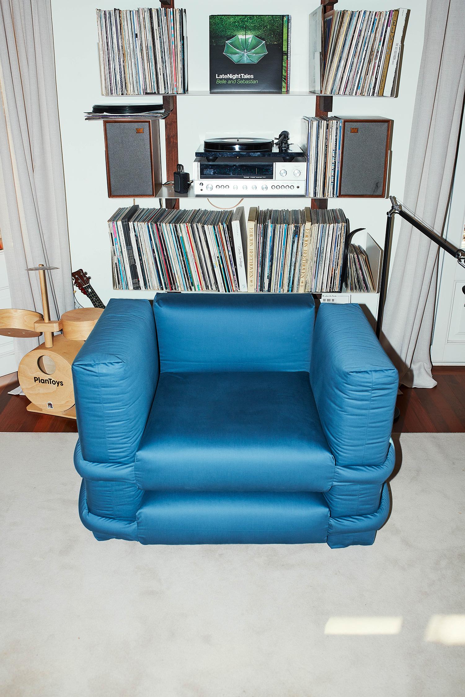 Fauteuil oreiller, par Muller Van Severen, coton, Light Blue en vente 1