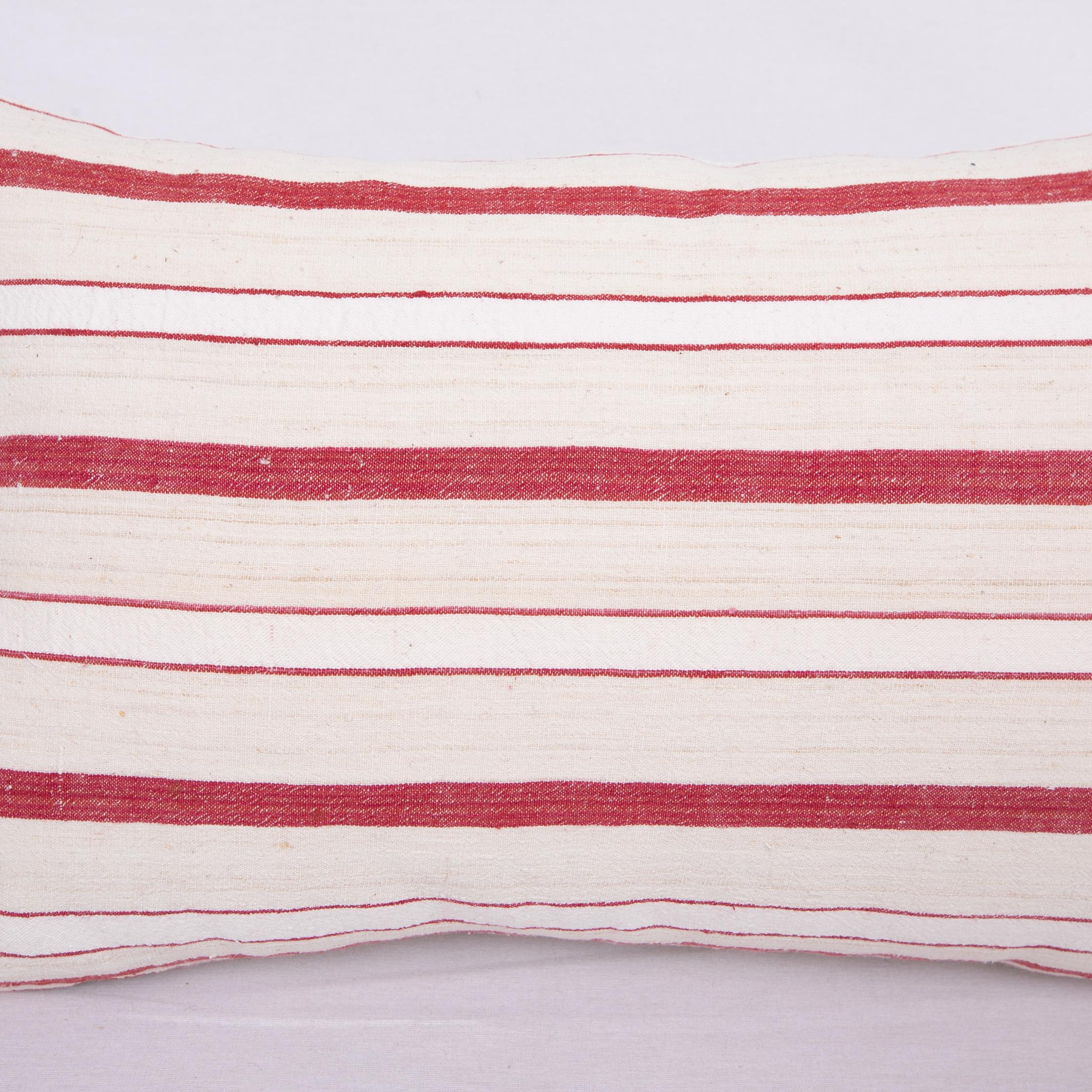 Tessuto a mano Fodera per cuscino realizzata con un tessuto di cotone vintage anatolico, anni '60 in vendita