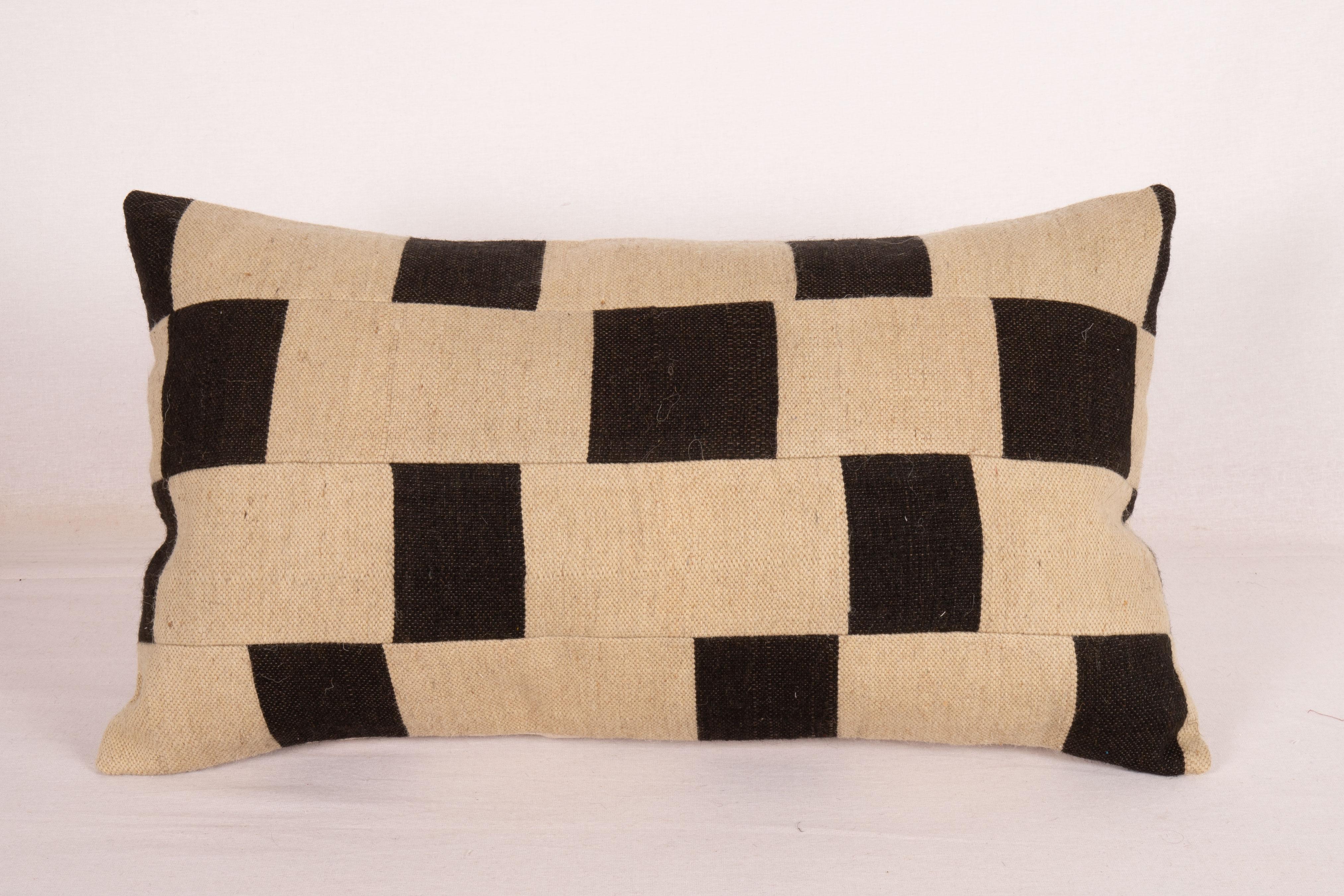 This is a patchwork pillow made from a contemporary hand loomed wool fabric.

It does not come with an insert.
Linen in the back.
Zipper closure
Dry Clean is reccomended.
 