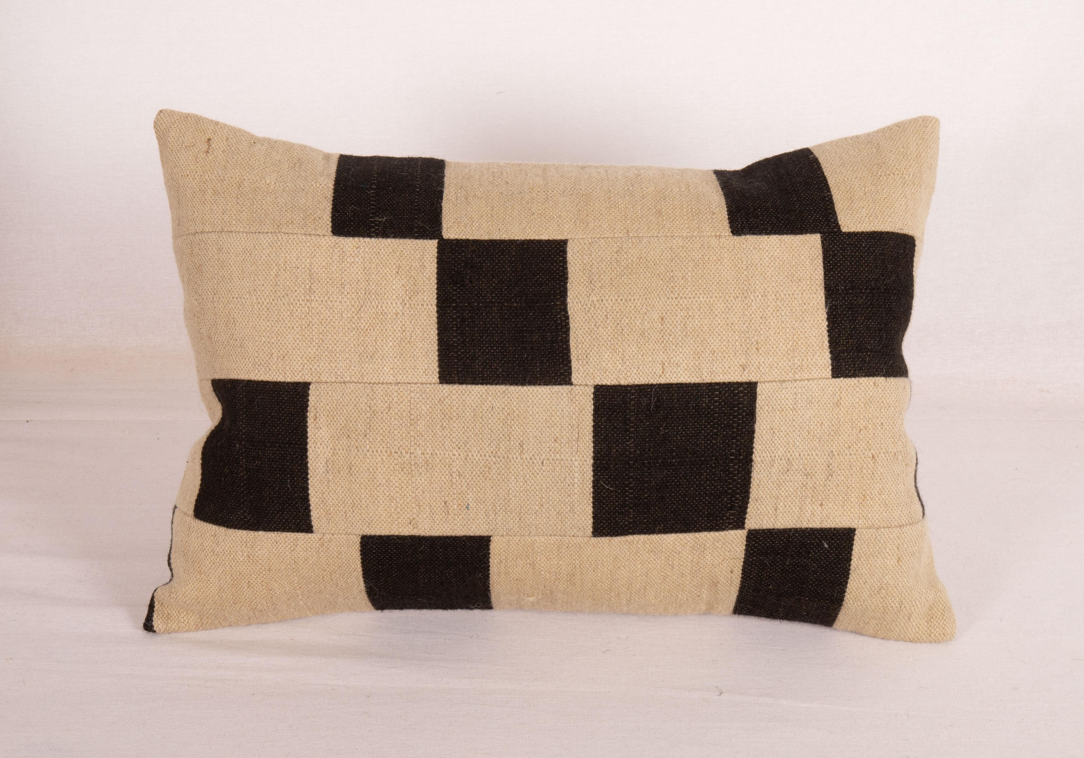 This is a patchwork pillow made from a contemporary hand loomed wool fabric.

It does not come with an insert.
Linen in the back.
Zipper closure
Dry clean is reccomended.
   