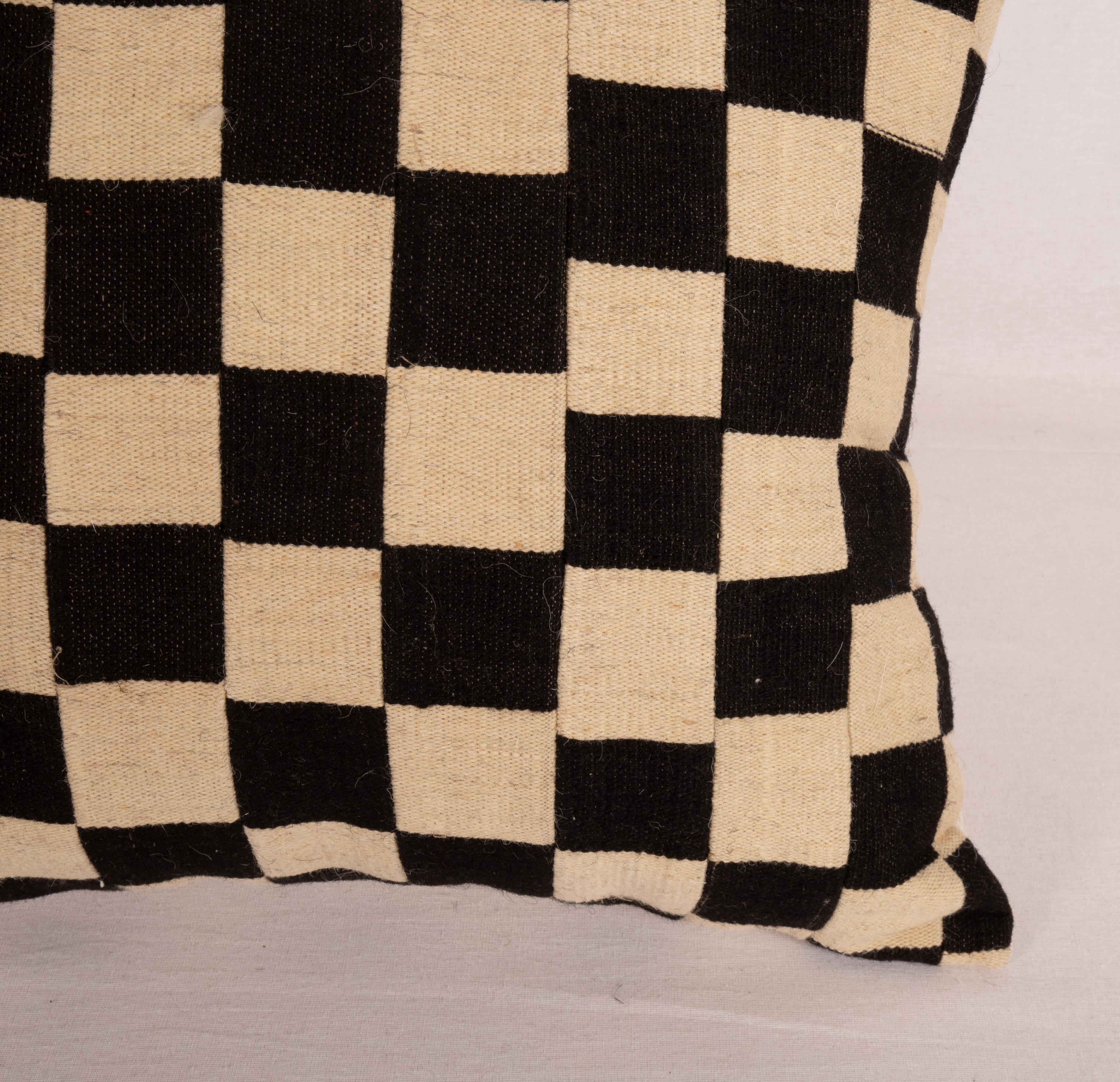 Tissé à la main Taie d'oreiller fabriquée à partir d'un tissu de laine contemporain tissé à la main en vente