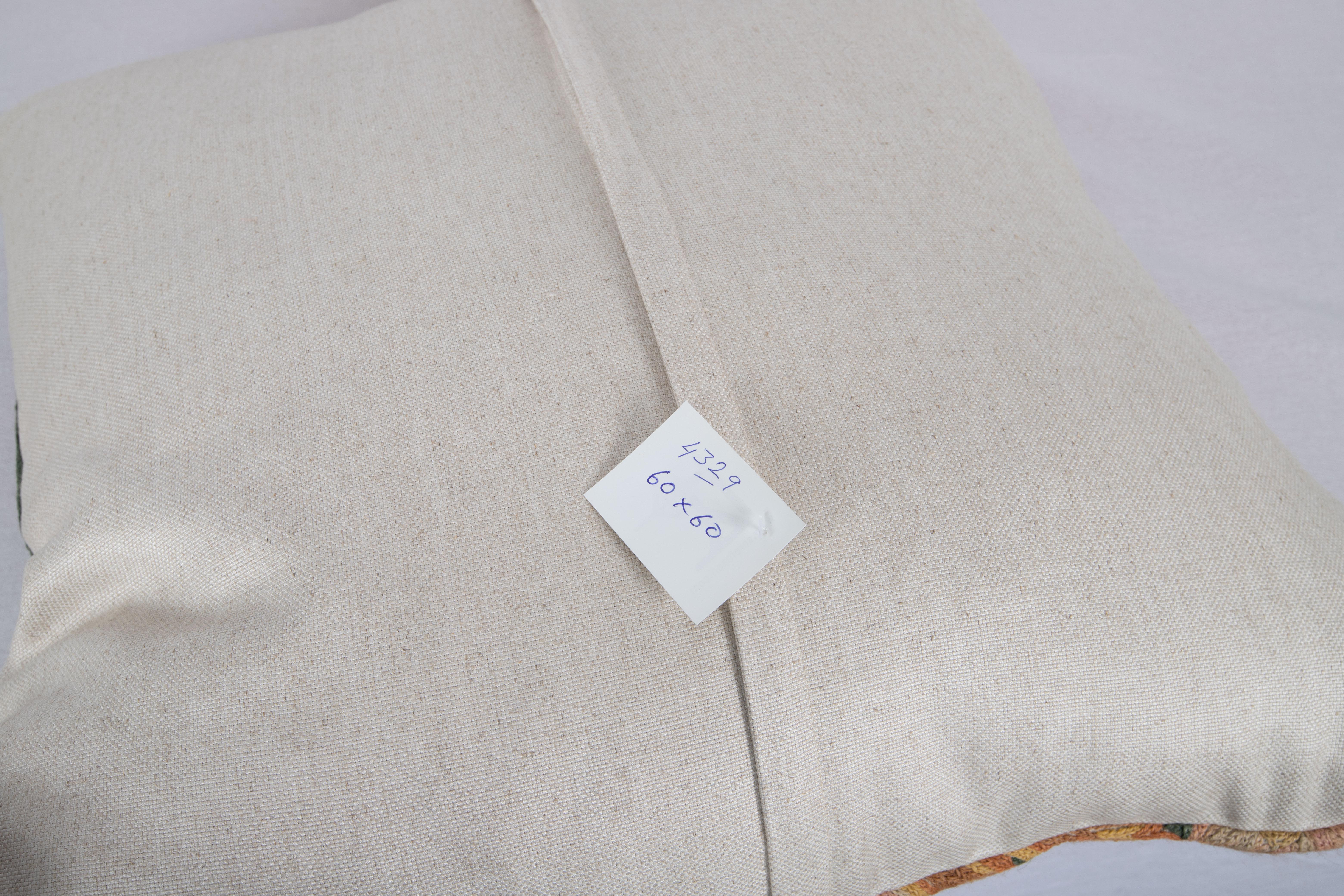 Laine Boîtier d'oreiller fabriqué à partir d'un travail de coiffeuse vintage cousu à la chaîne, Inde en vente