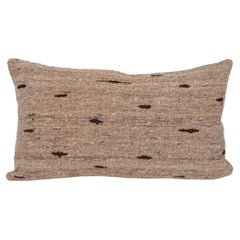 Funda de almohada hecha con un tejido plano vintage