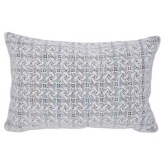 Funda de almohada hecha con un mantel de crouchet turco antiguo