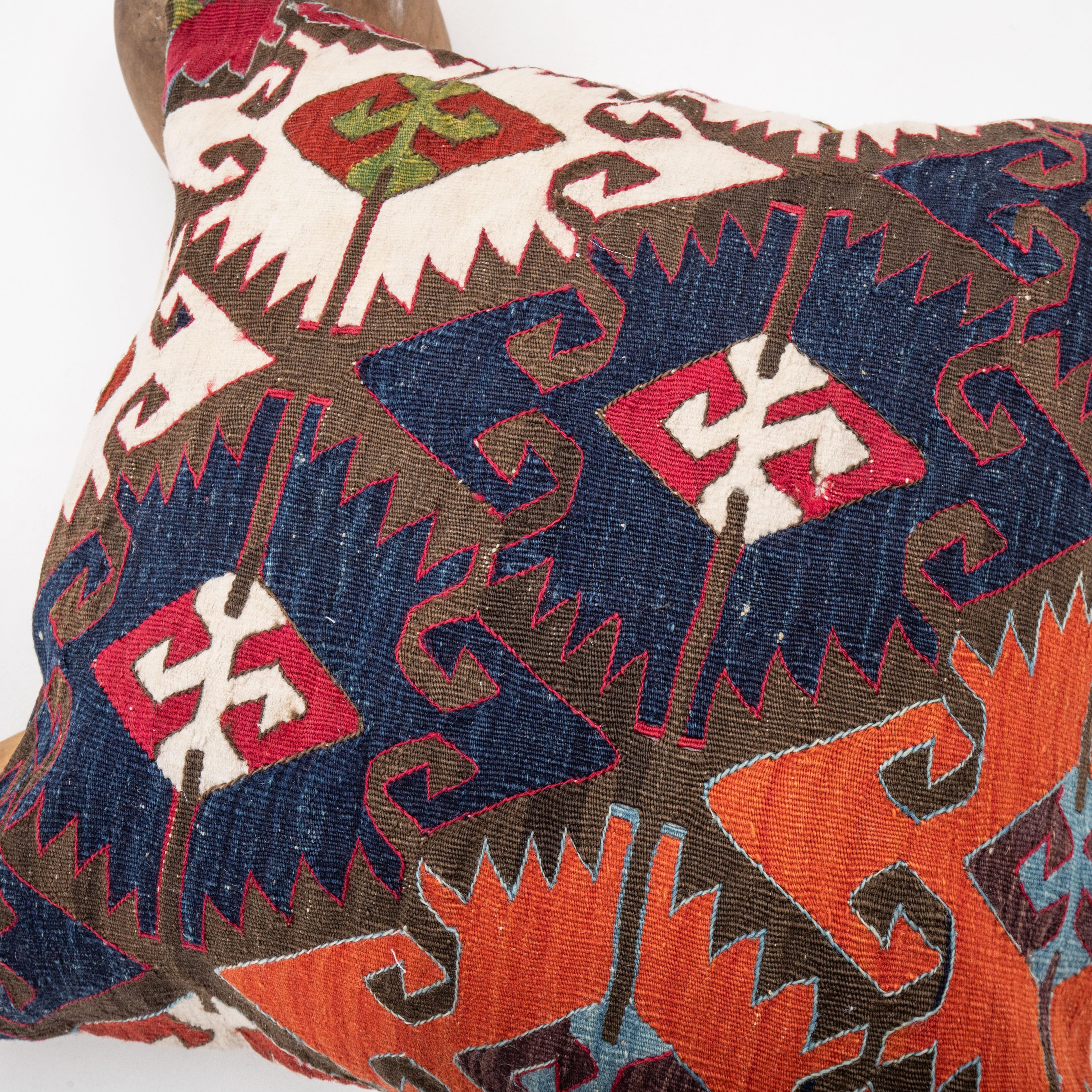 XIXe siècle Étui d'oreiller fabriqué à partir d'un Kilim antique d'Anatolie en vente