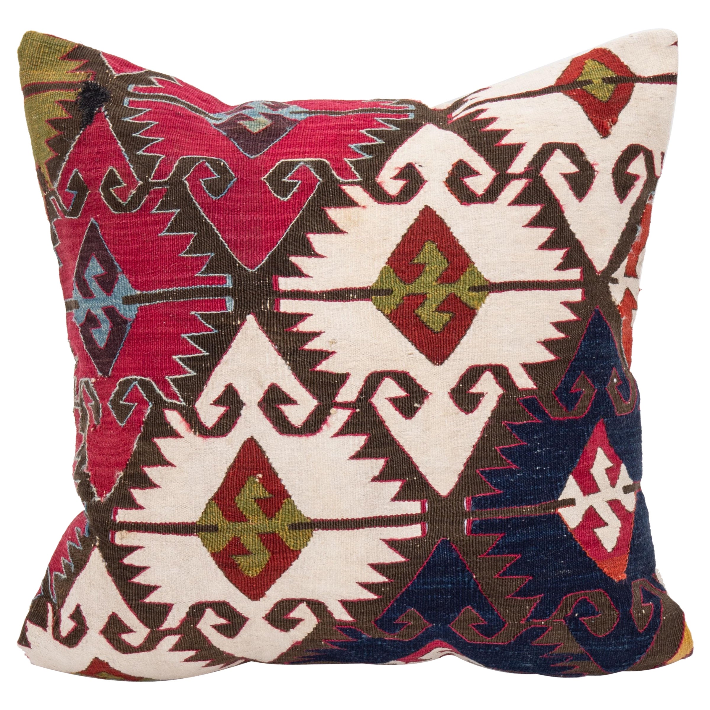 Funda de almohada hecha con un antiguo kilim de Anatolia en venta