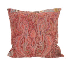 Funda de almohada hecha con un antiguo chal de Cachemira, India