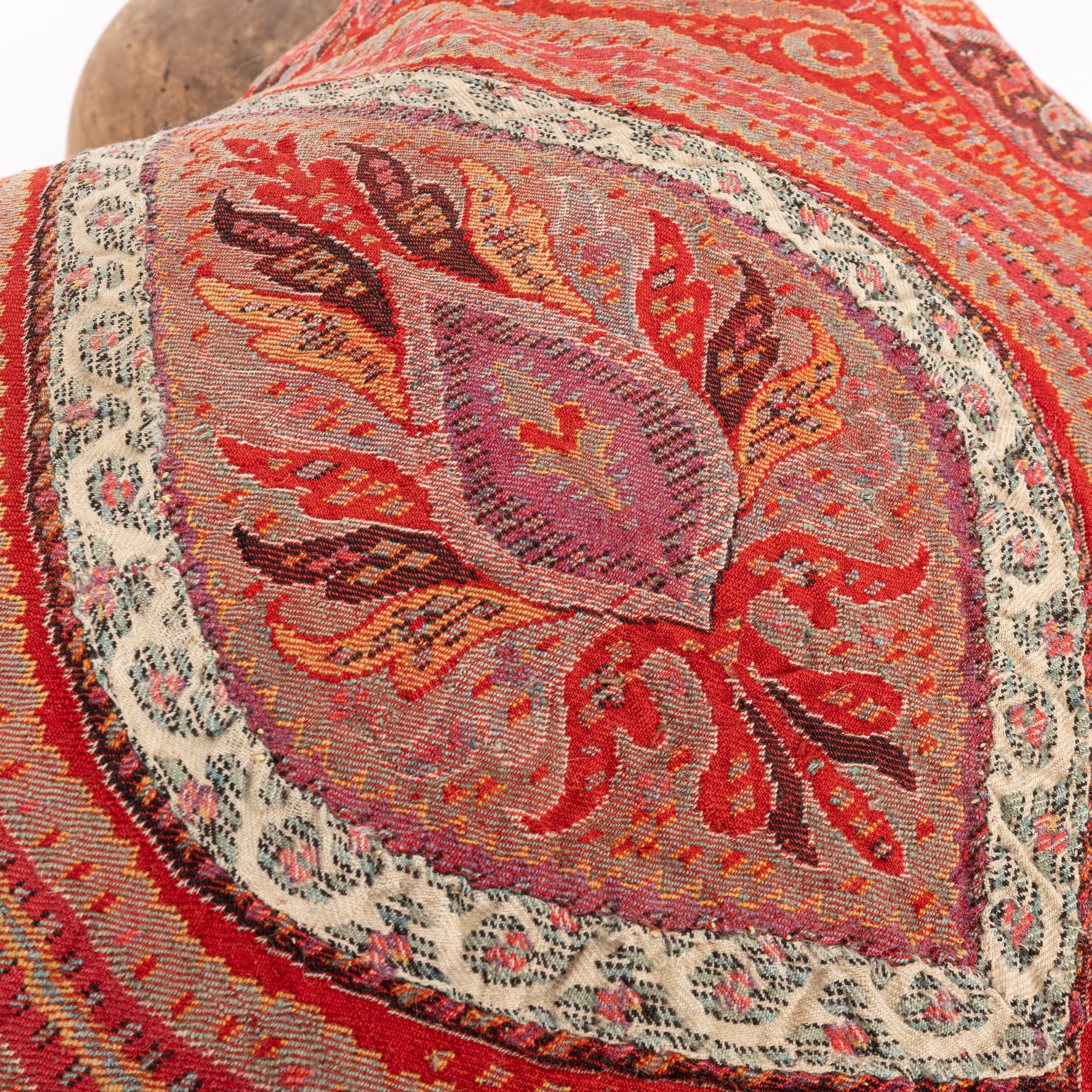 Tissé à la main Taie d'oreiller fabriquée à partir d'un châle ancien du Cachemire, Inde en vente