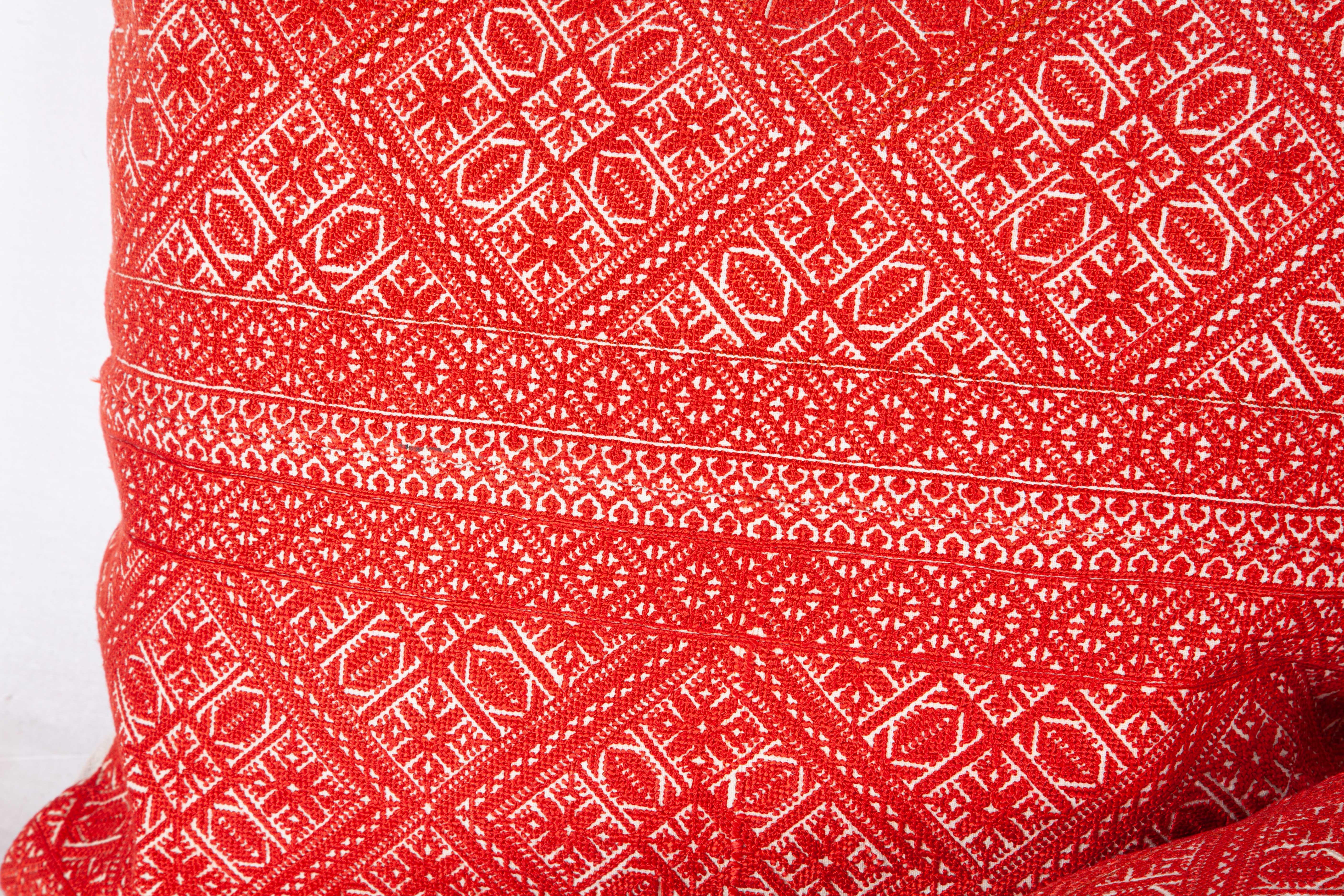 Kissenbezug aus einer marokkanischen Fez-Stickerei aus dem frühen 20 (Marokkanisch) im Angebot