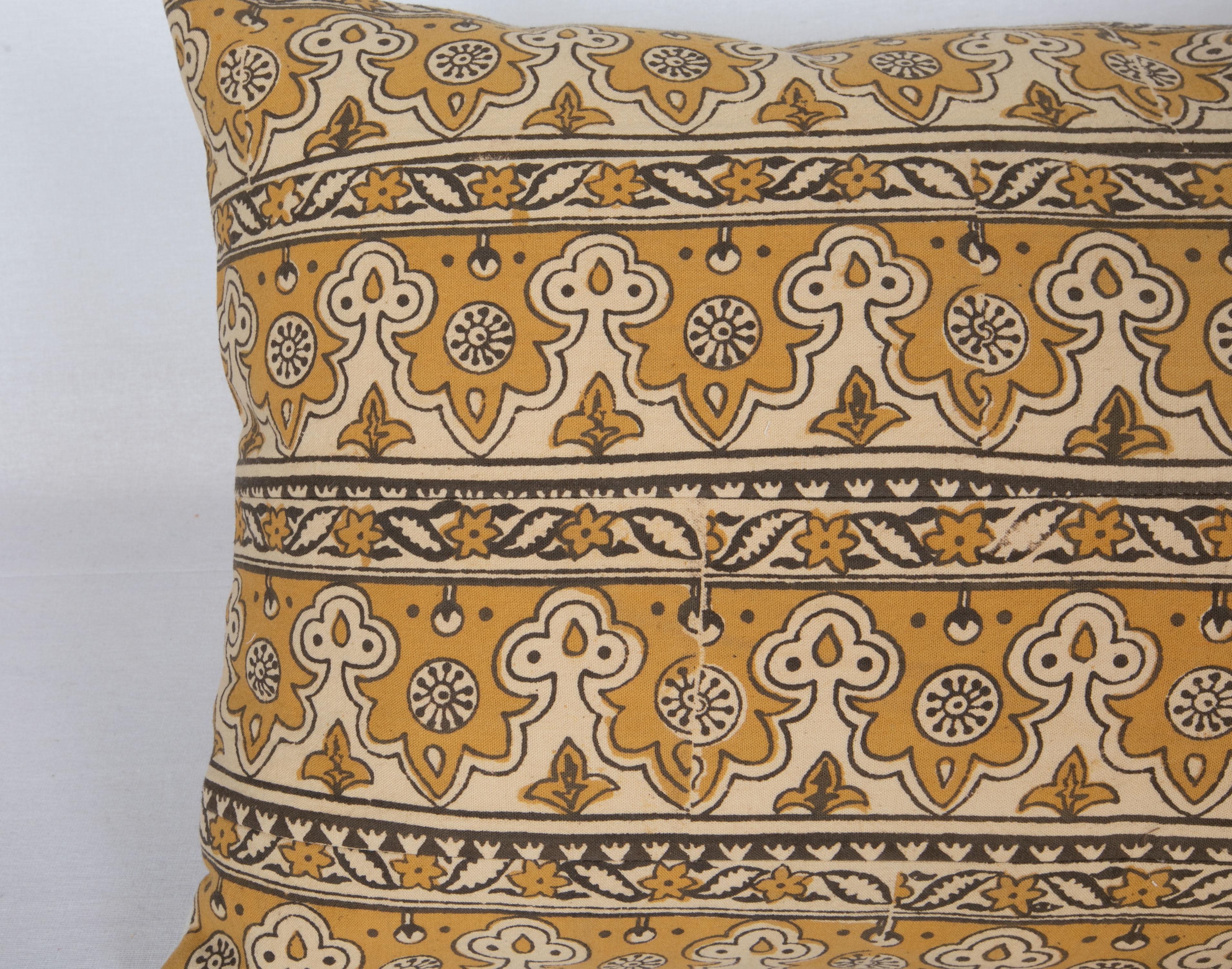 Pillow Case Made from an Uzbek Block Print, Early 20th C In Good Condition For Sale In Istanbul, TR