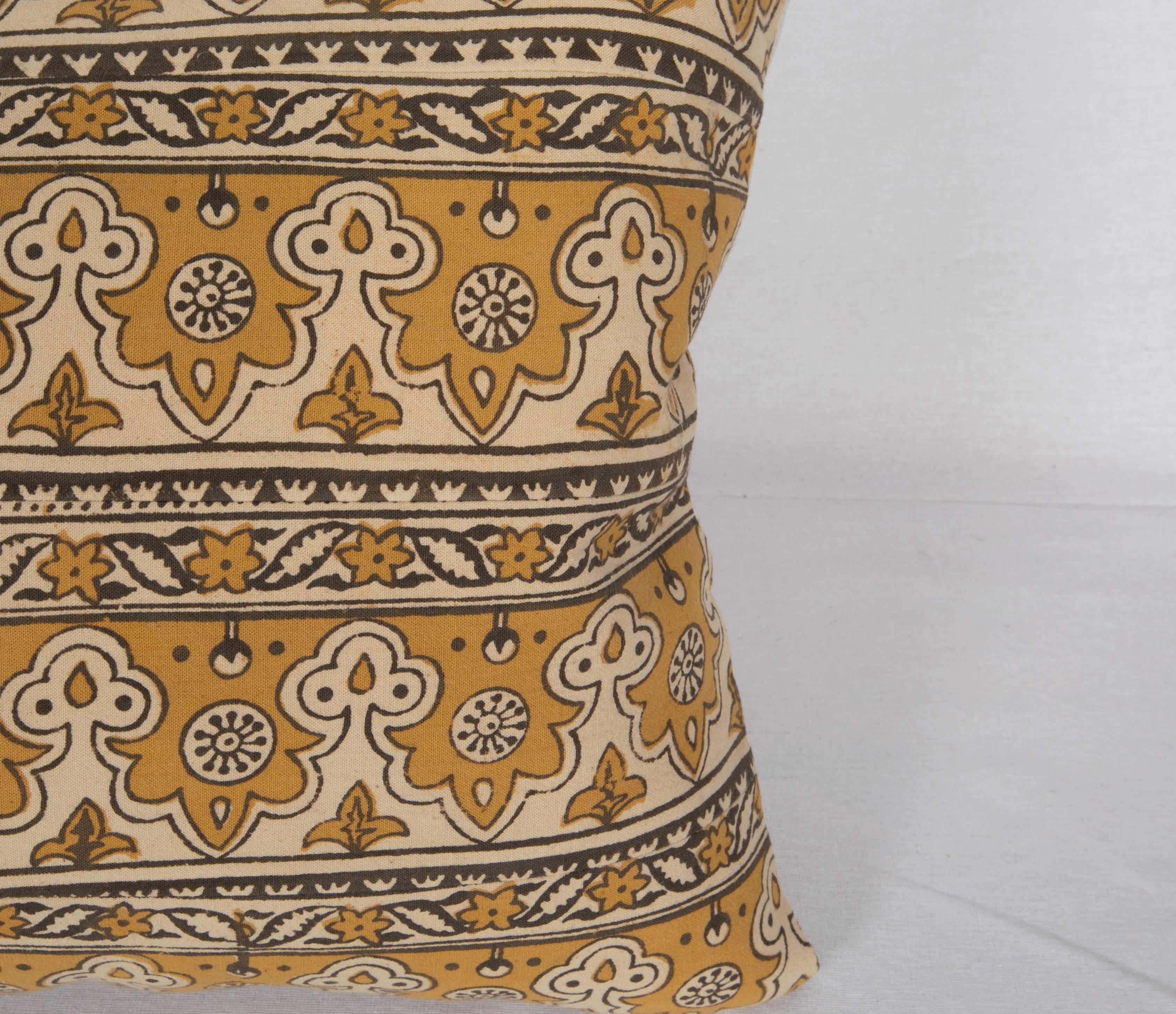Pillow Case Made from an Uzbek Block Print, Early 20th C In Good Condition For Sale In Istanbul, TR