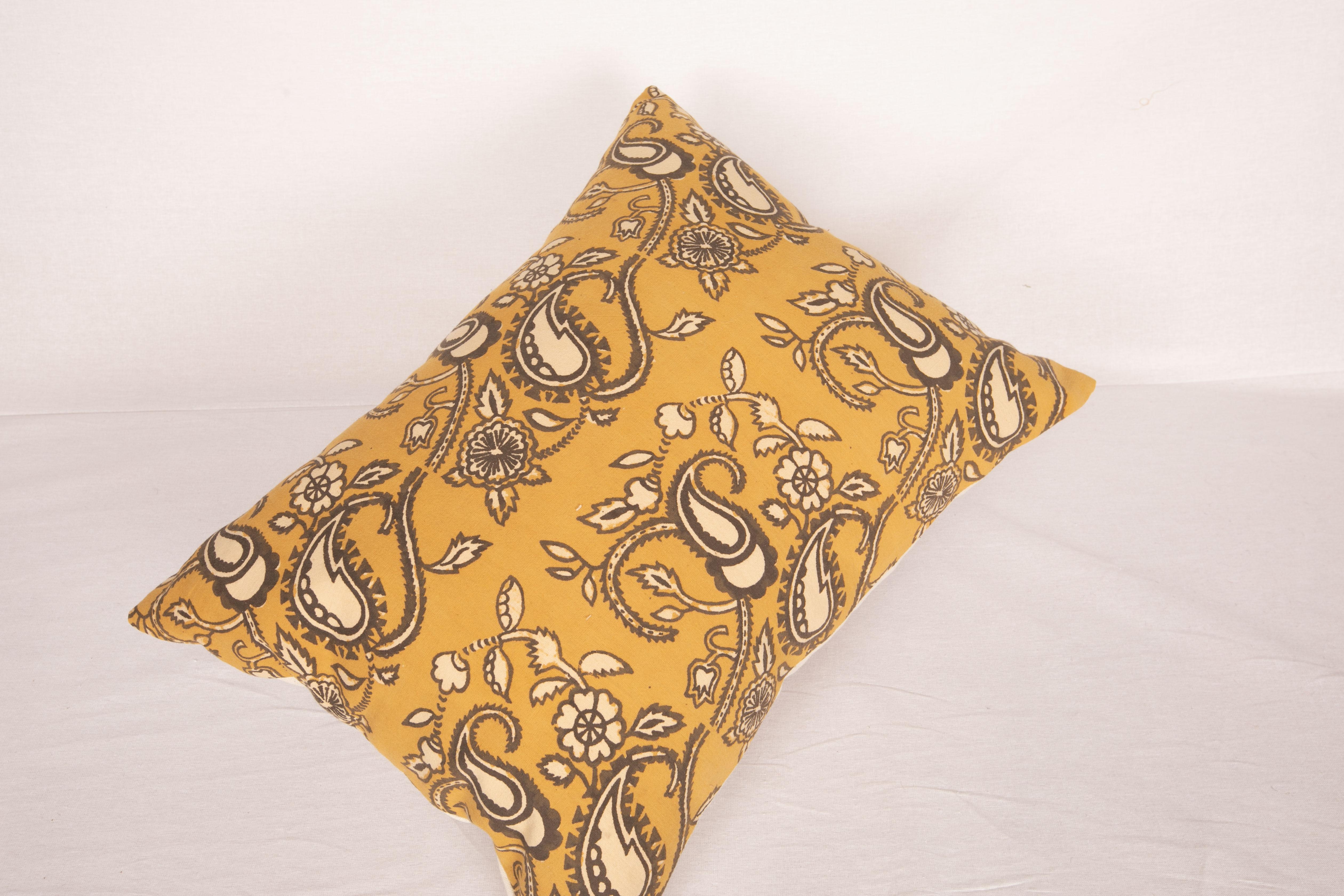 Pillow Case Made from an Uzbek Block Print, Early 20th C In Good Condition For Sale In Istanbul, TR
