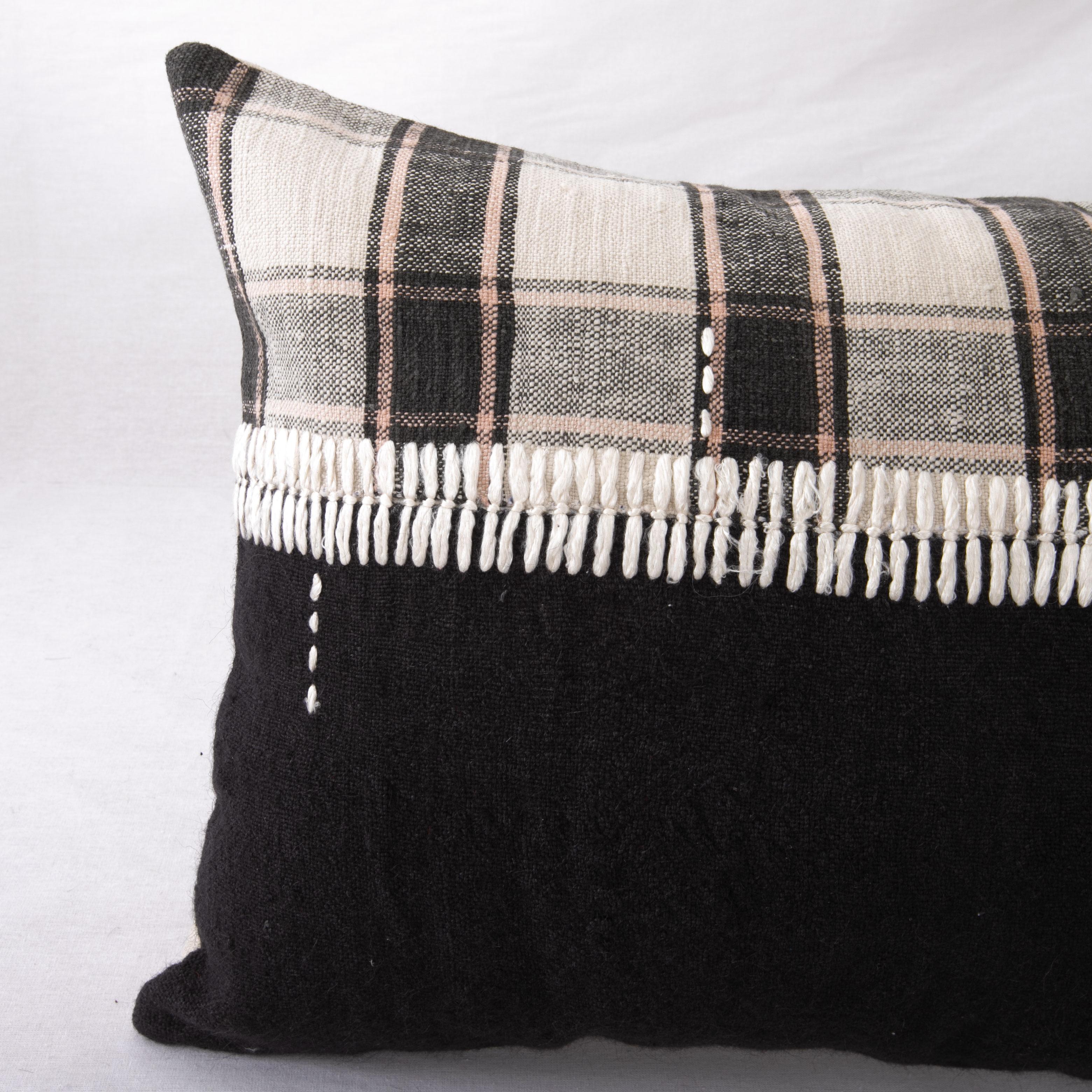 Mid-Century Modern Boîtier d'oreiller fabriqué à partir de textiles anciens anatoliens en vente
