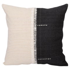 Funda de almohada hecha con tejidos antiguos de Anatolia