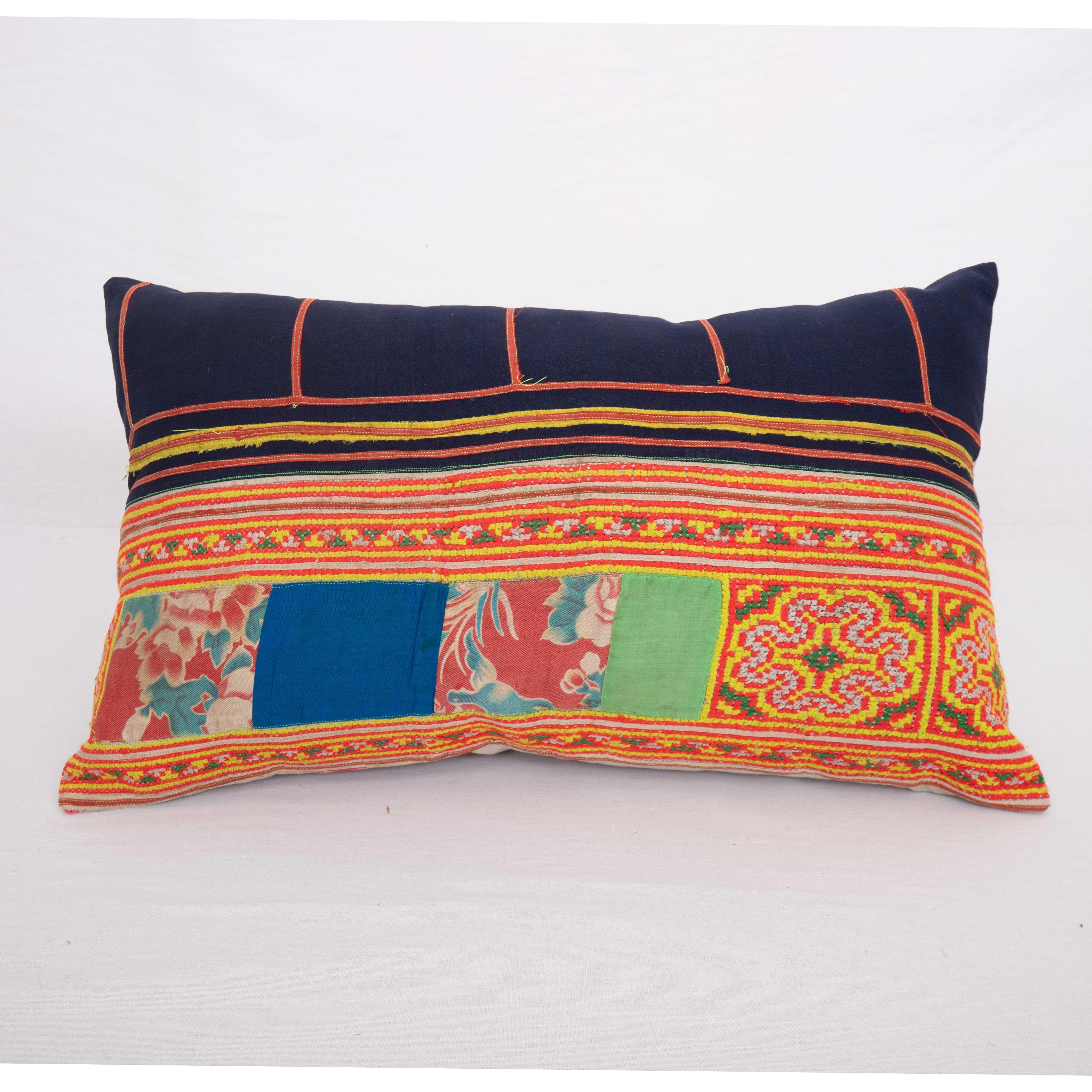 Tribal Pillow Case Made from Hmong Hill Tribe Batik Textile Mid 20th C en vente