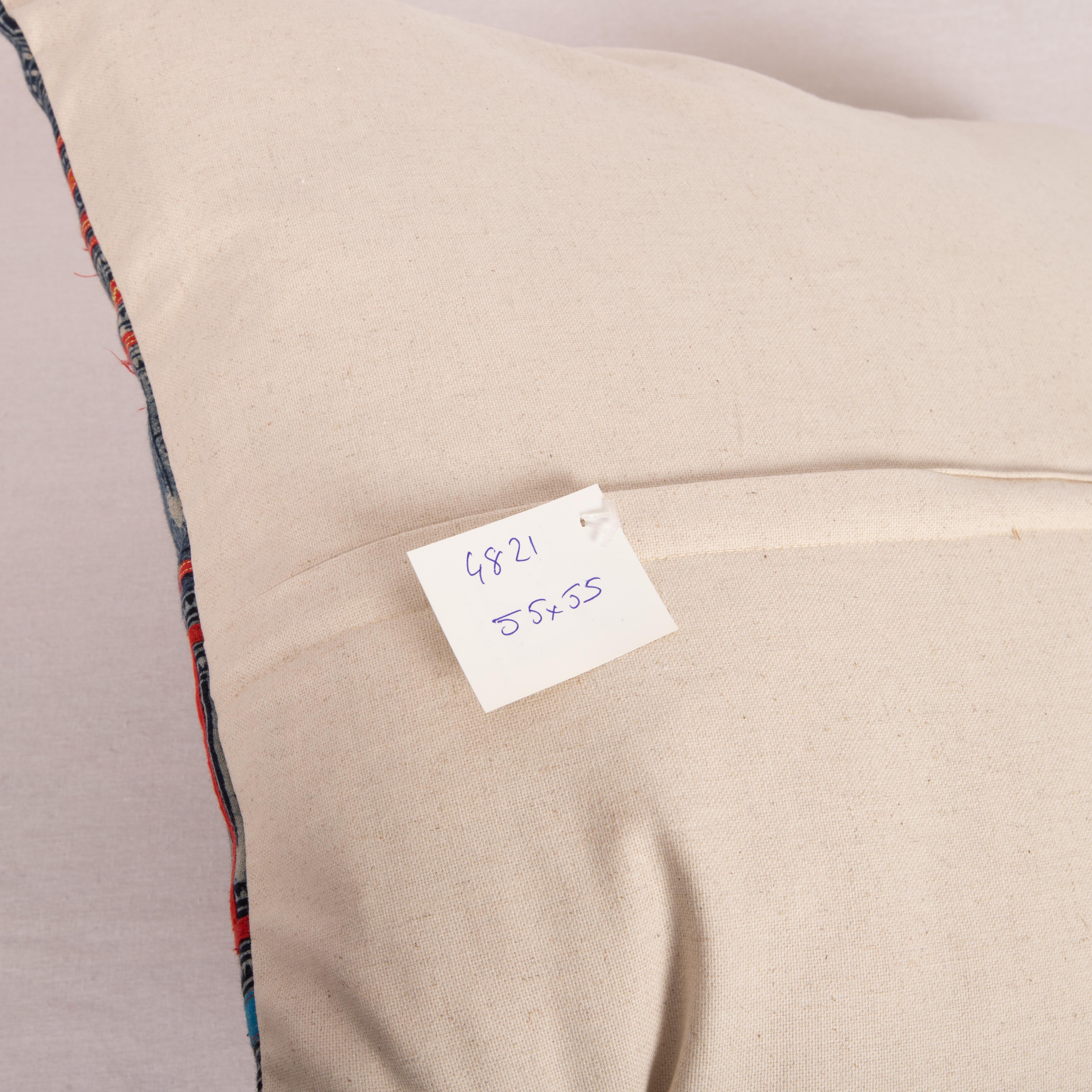 Kissenkoffer aus Batik-Textilien der Hmong Hill Tribe, Mitte des 20. Jahrhunderts im Zustand „Gut“ im Angebot in Istanbul, TR