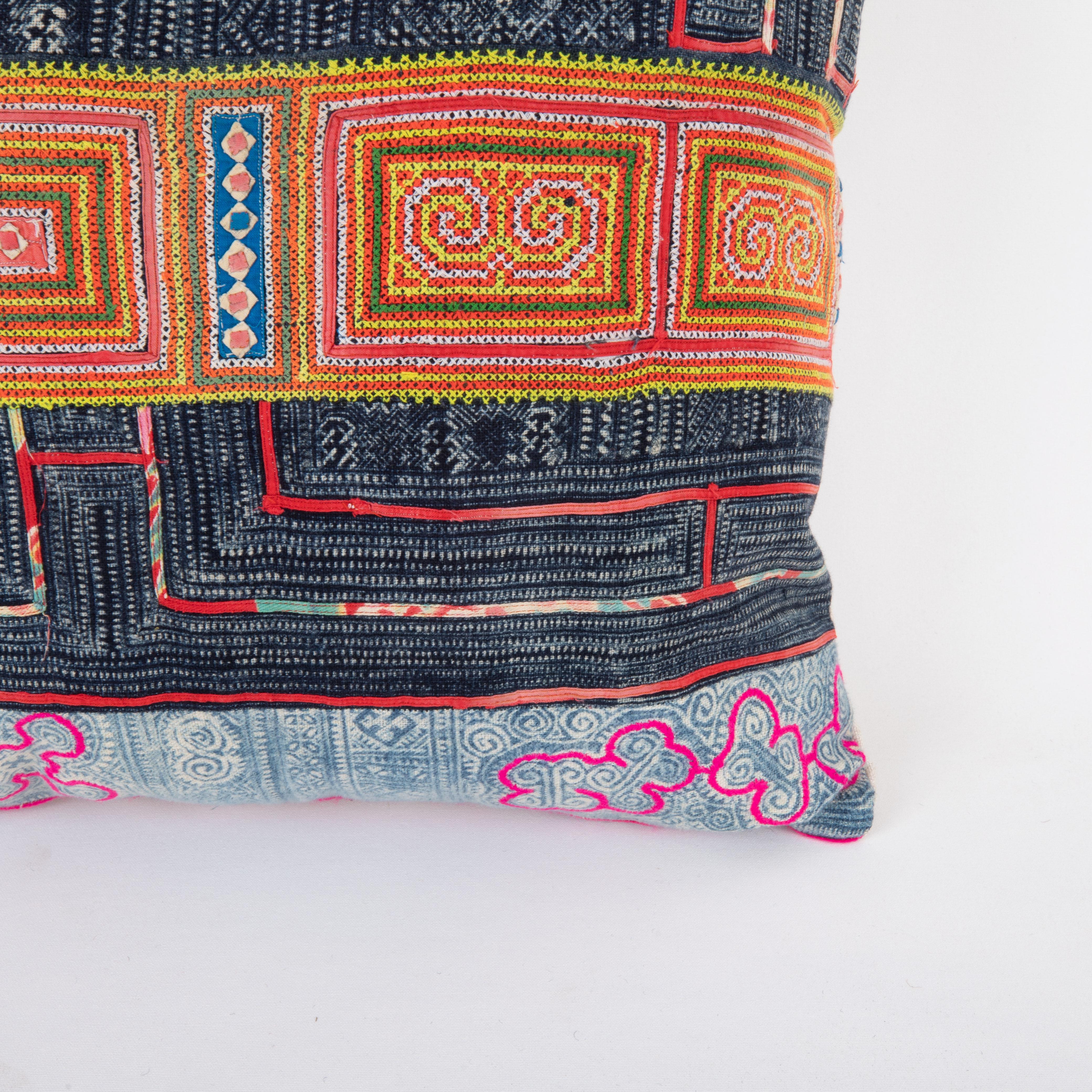 Pillow Case Made from Hmong Hill Tribe Batik Textile Mid 20th C In Good Condition For Sale In Istanbul, TR