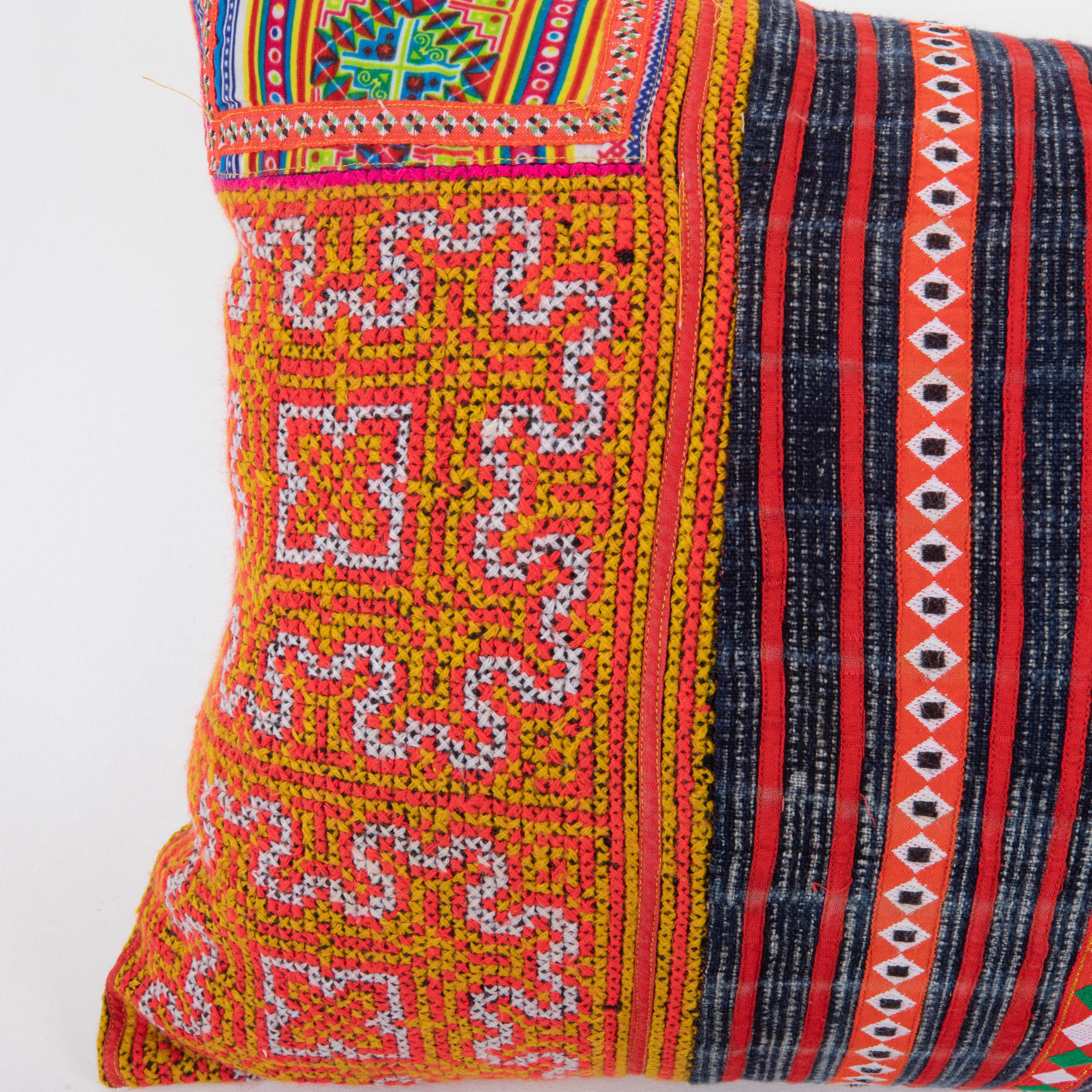 Taie d'oreiller en textile batik de la tribu des Hmong Hill, milieu du 20e s. Bon état - En vente à Istanbul, TR