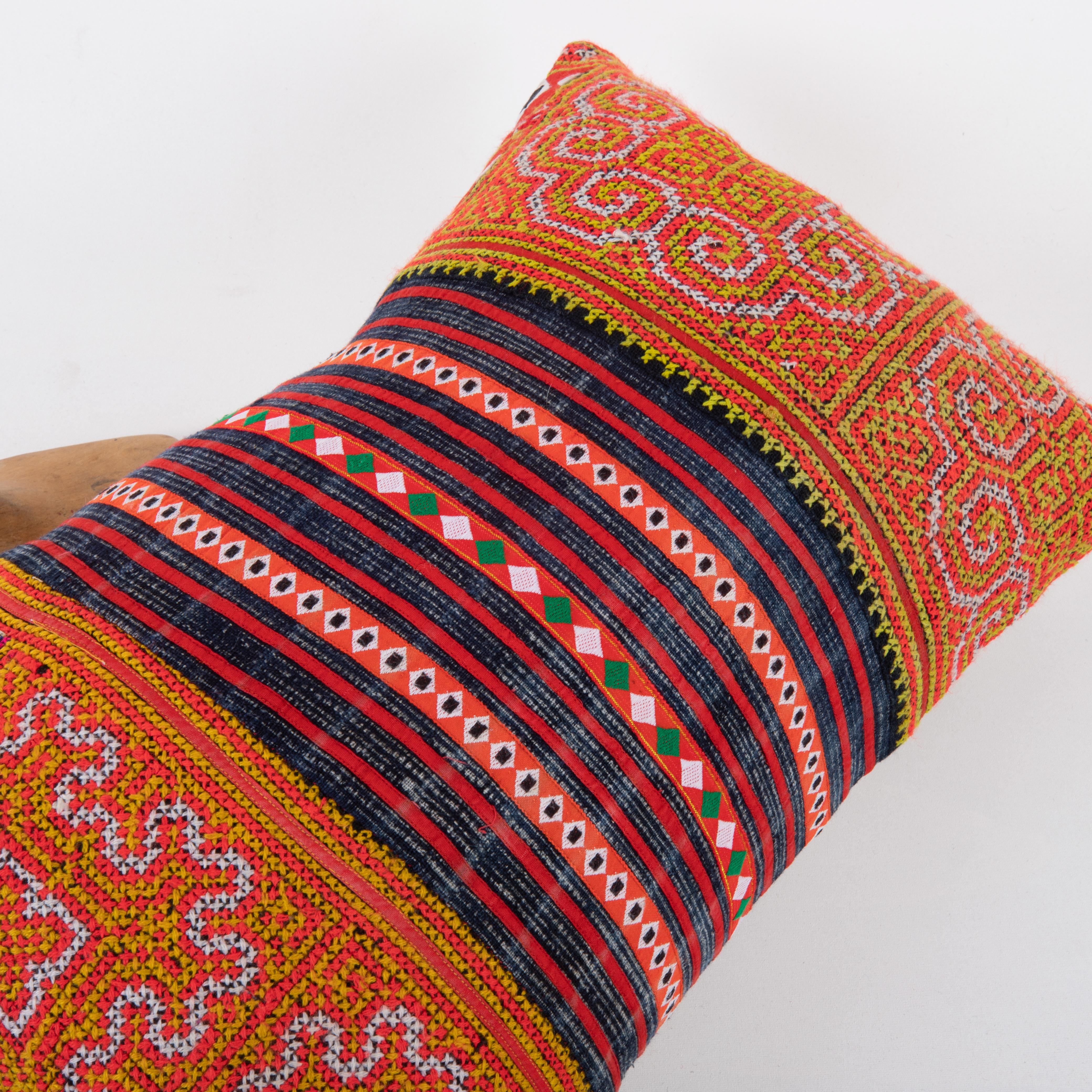20ième siècle Taie d'oreiller en textile batik de la tribu des Hmong Hill, milieu du 20e s. en vente