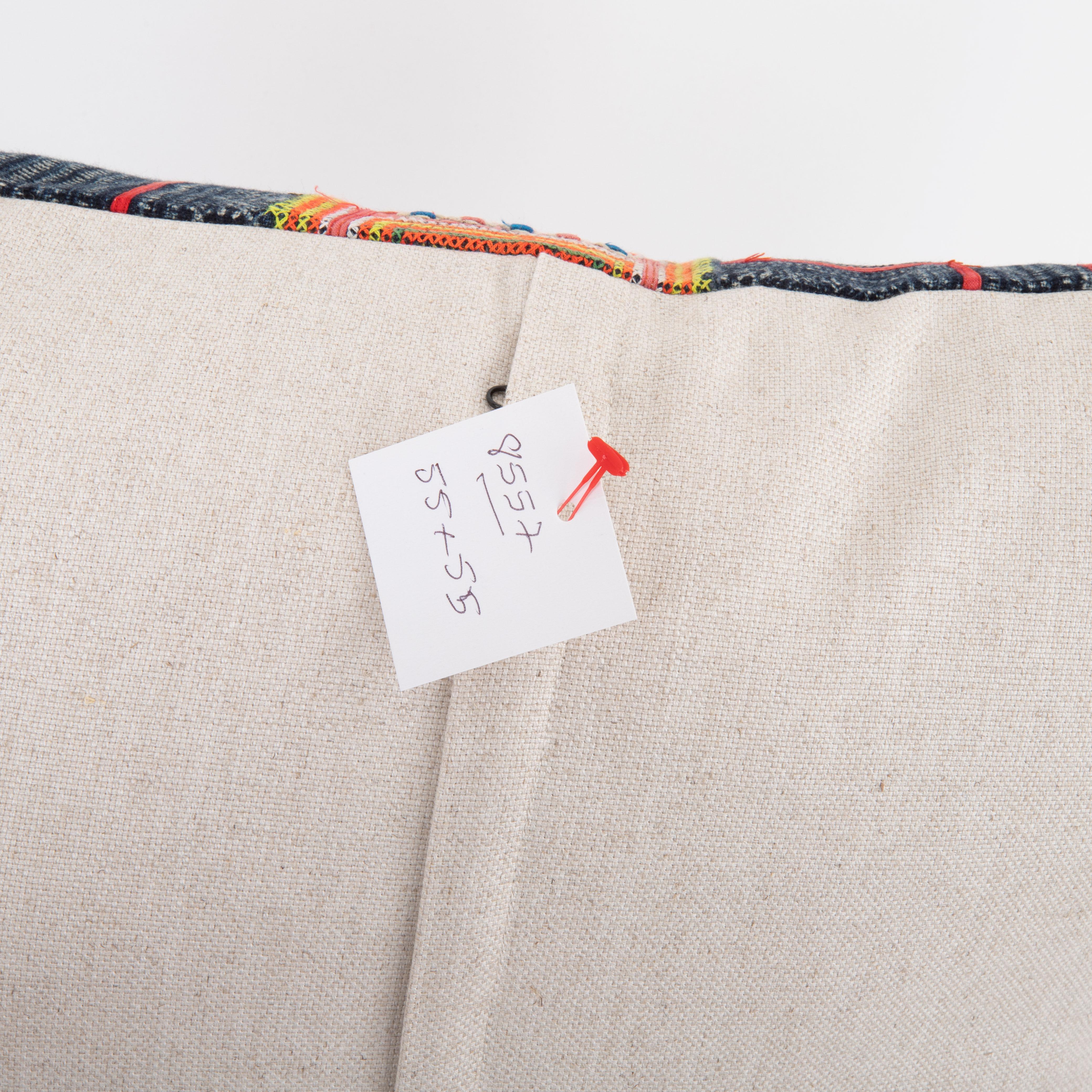 Kissenkoffer aus Batik-Textil des Hmong Hill Tribe, Mitte des 20. Jahrhunderts im Angebot 3