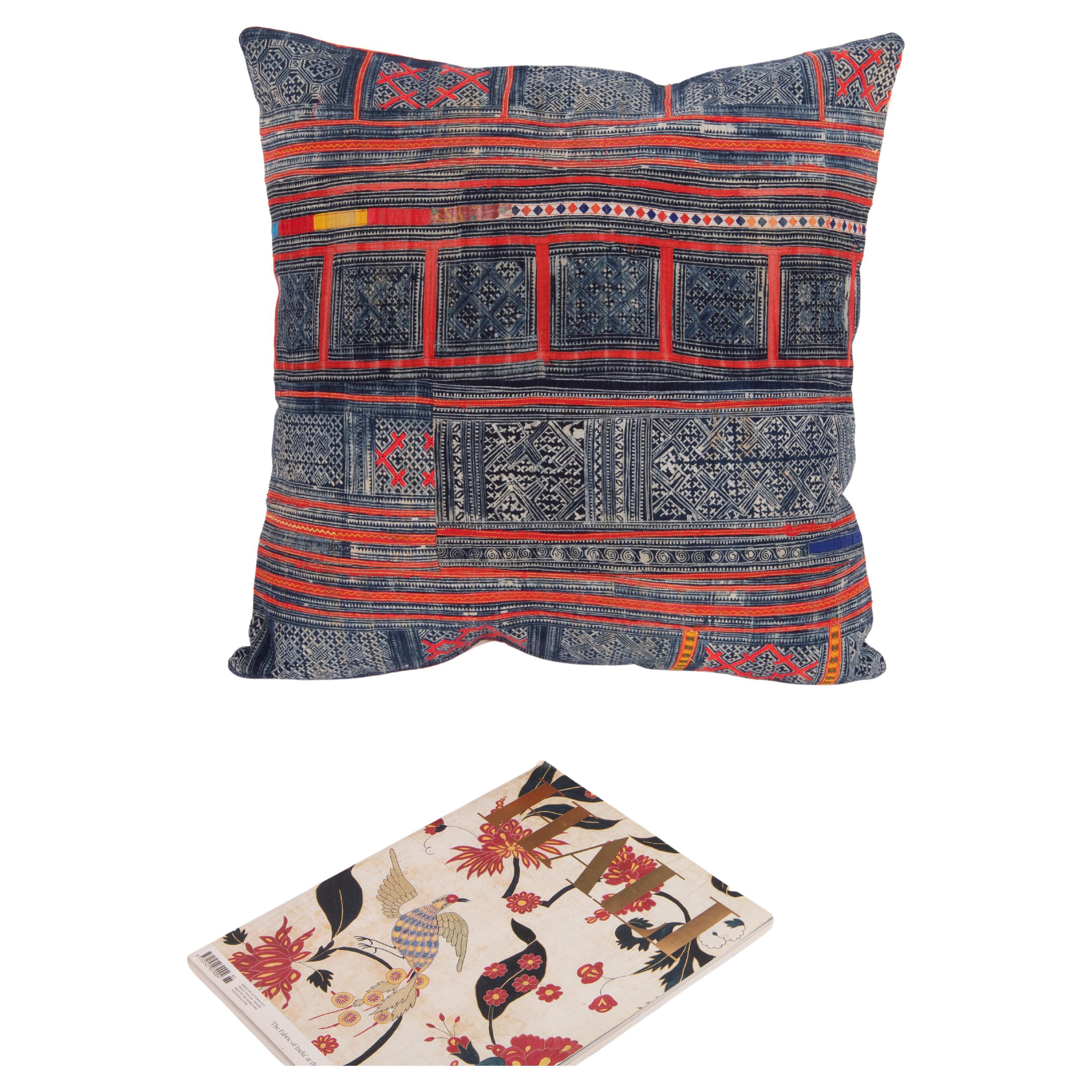 Kissenkoffer aus Batik-Textilien der Hmong Hill Tribe, Mitte des 20. Jahrhunderts im Angebot