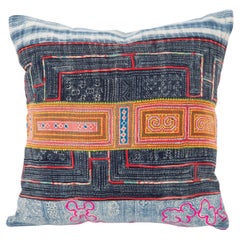 Fodera per cuscino realizzata in tessuto batik della tribù Hmong della collina, metà del XX secolo