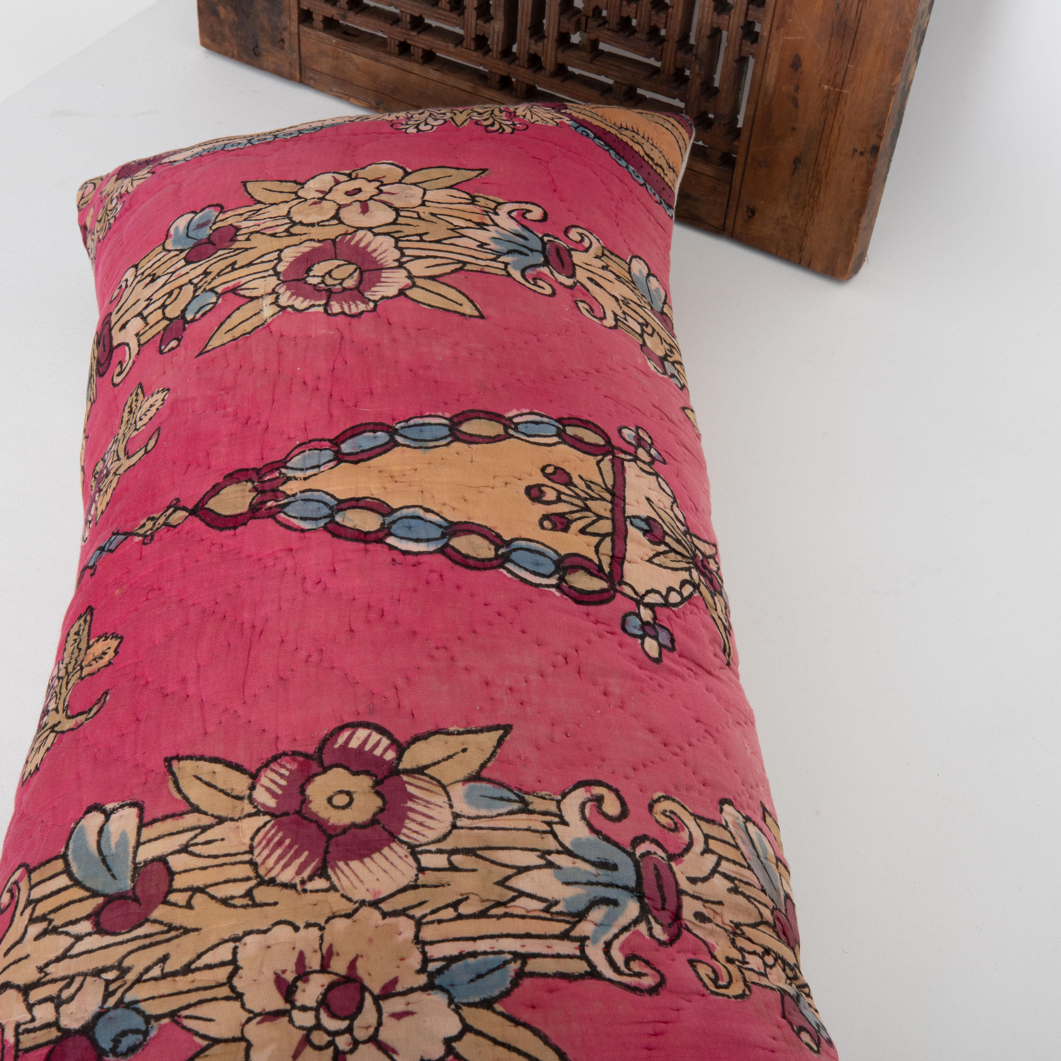 Coton Taie d'oreiller réalisée à partir d'un quilt anatolien du milieu du 20e siècle en vente
