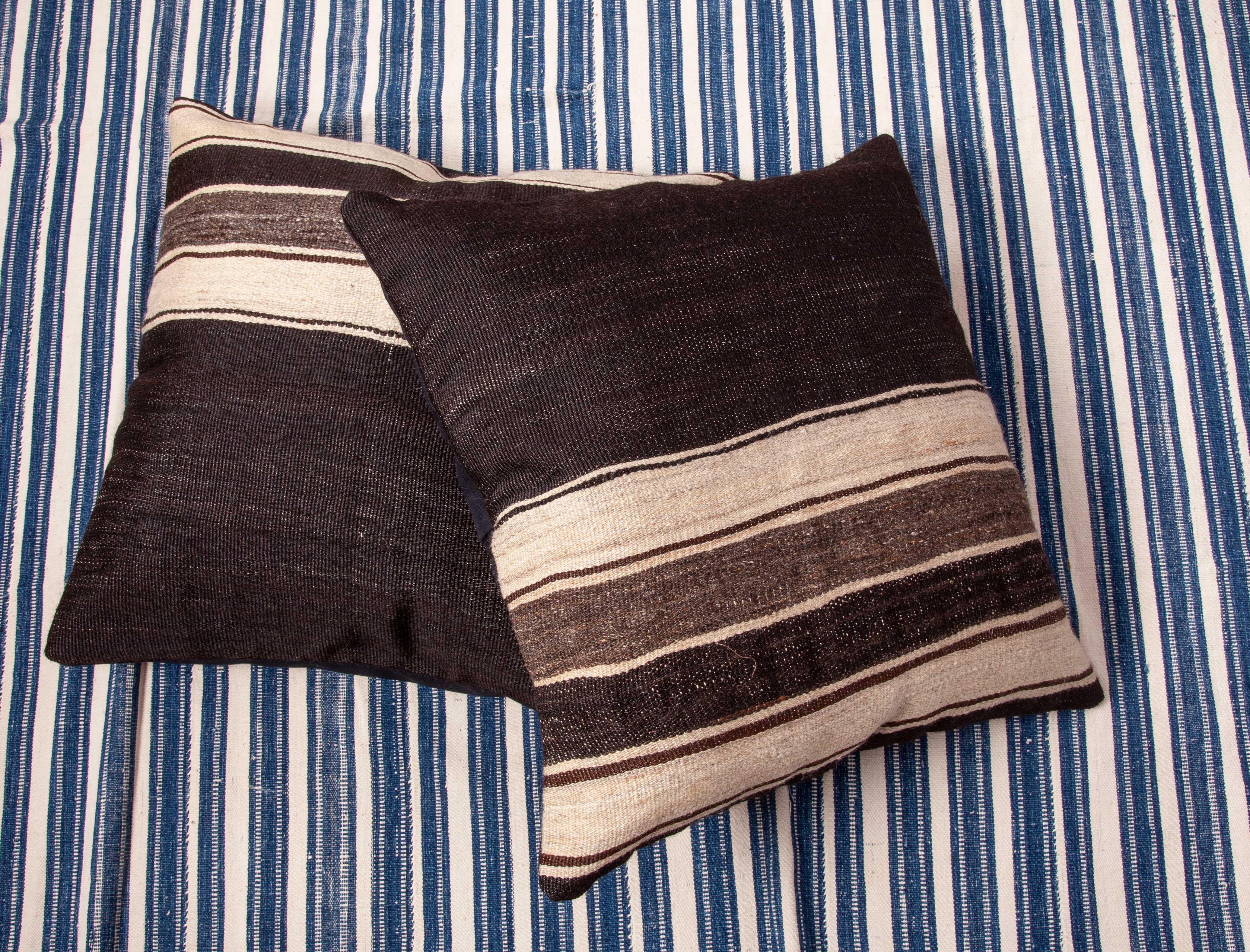 Pillow Cases Fashioned from a Mid-20th Century Anatolian Angora Siirt Blanket im Zustand „Gut“ in Istanbul, TR