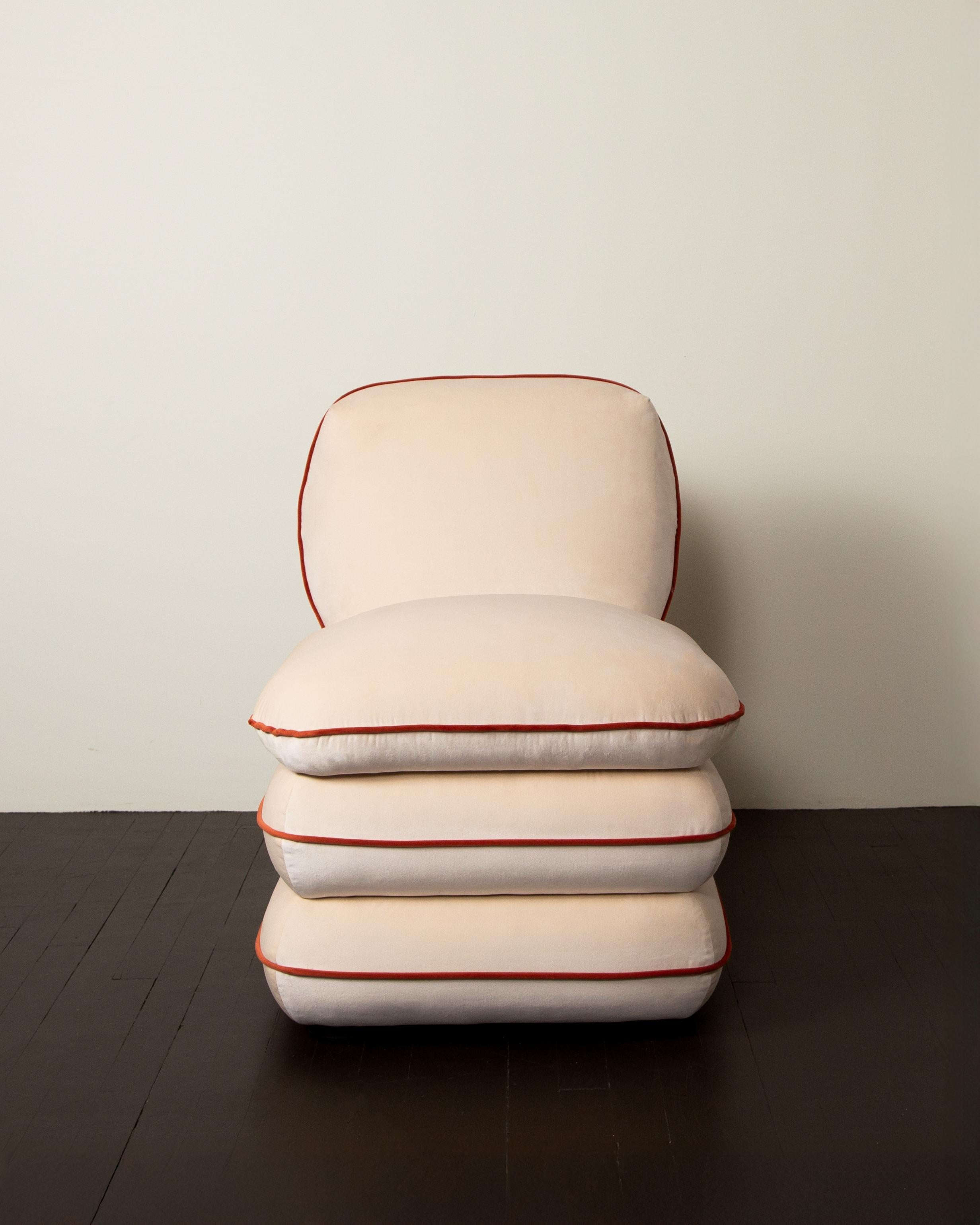 Chaise d'oreiller par Ash - velours crème Neuf - En vente à New York, NY