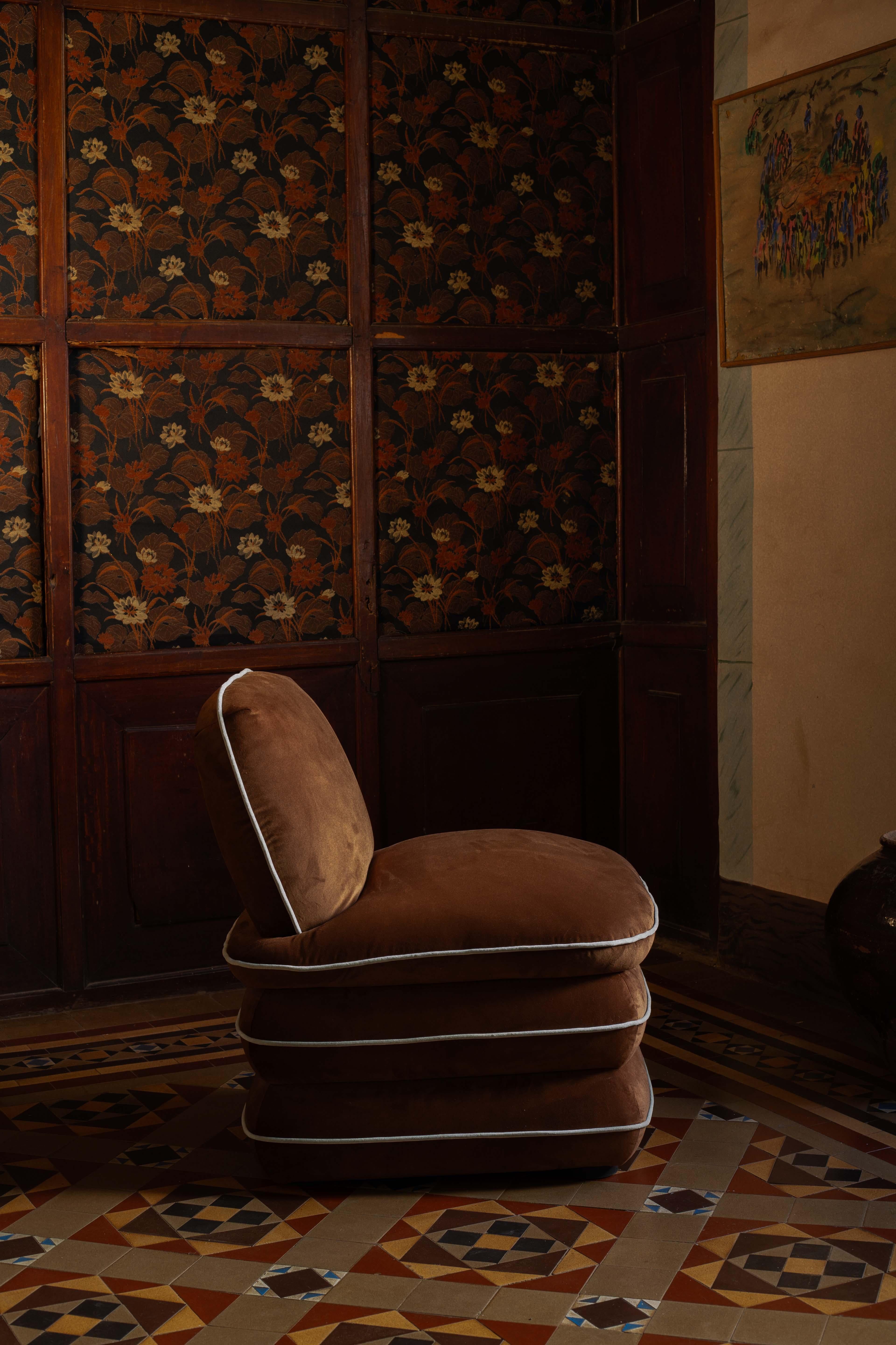 Sedia Pillow di Ash - Velluto color fungo in vendita 3