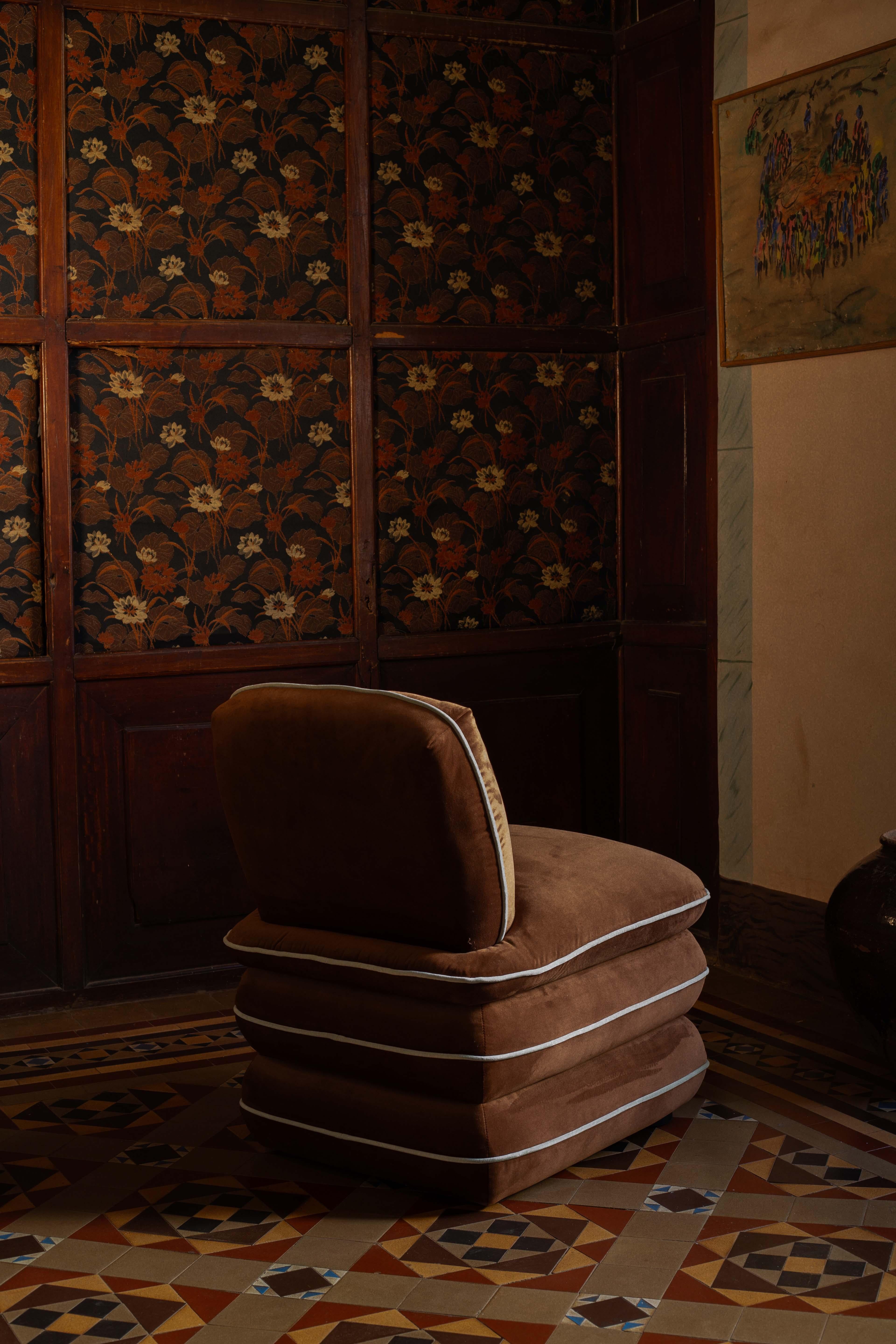 Sedia Pillow di Ash - Velluto color fungo in vendita 4