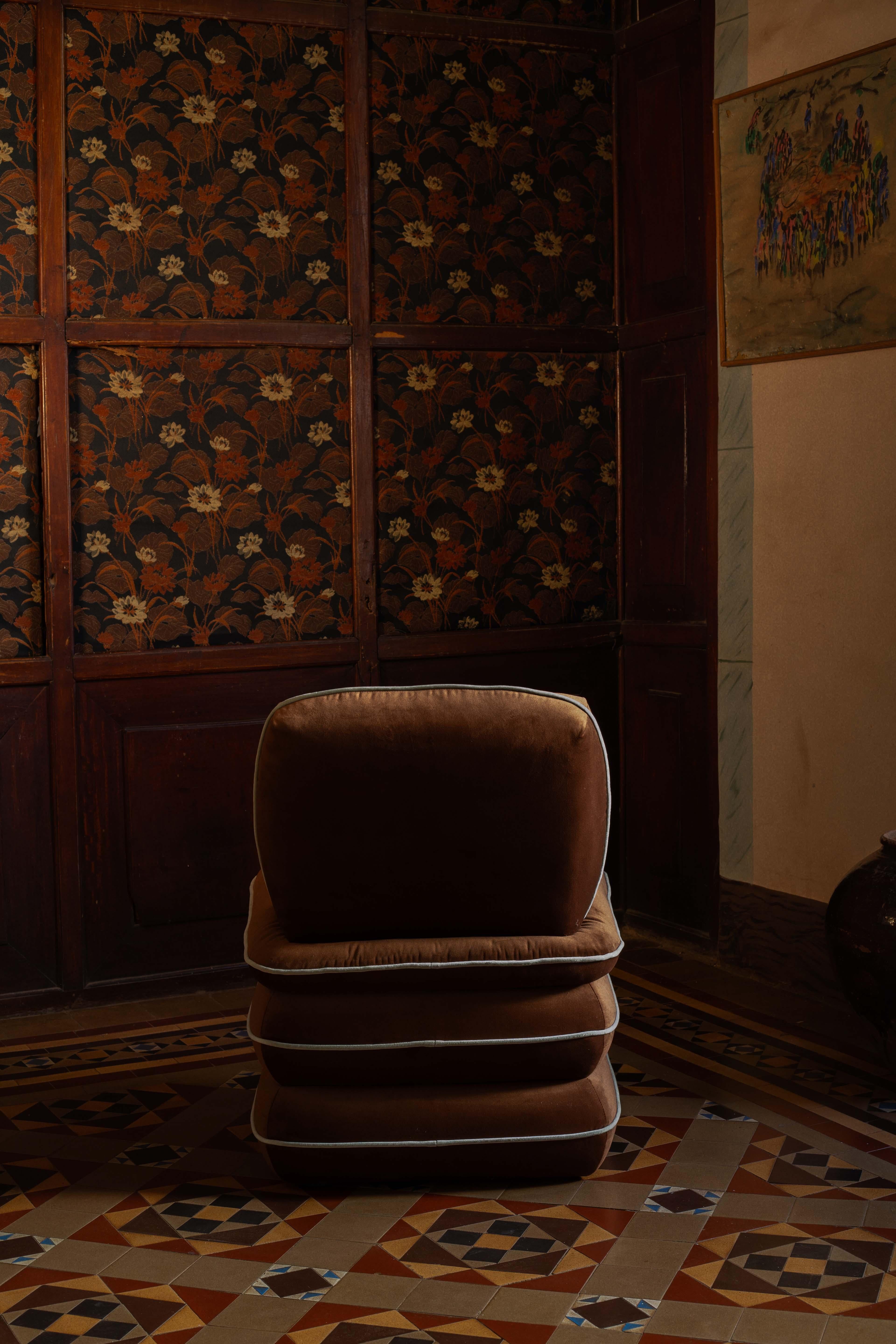 Sedia Pillow di Ash - Velluto color fungo in vendita 5