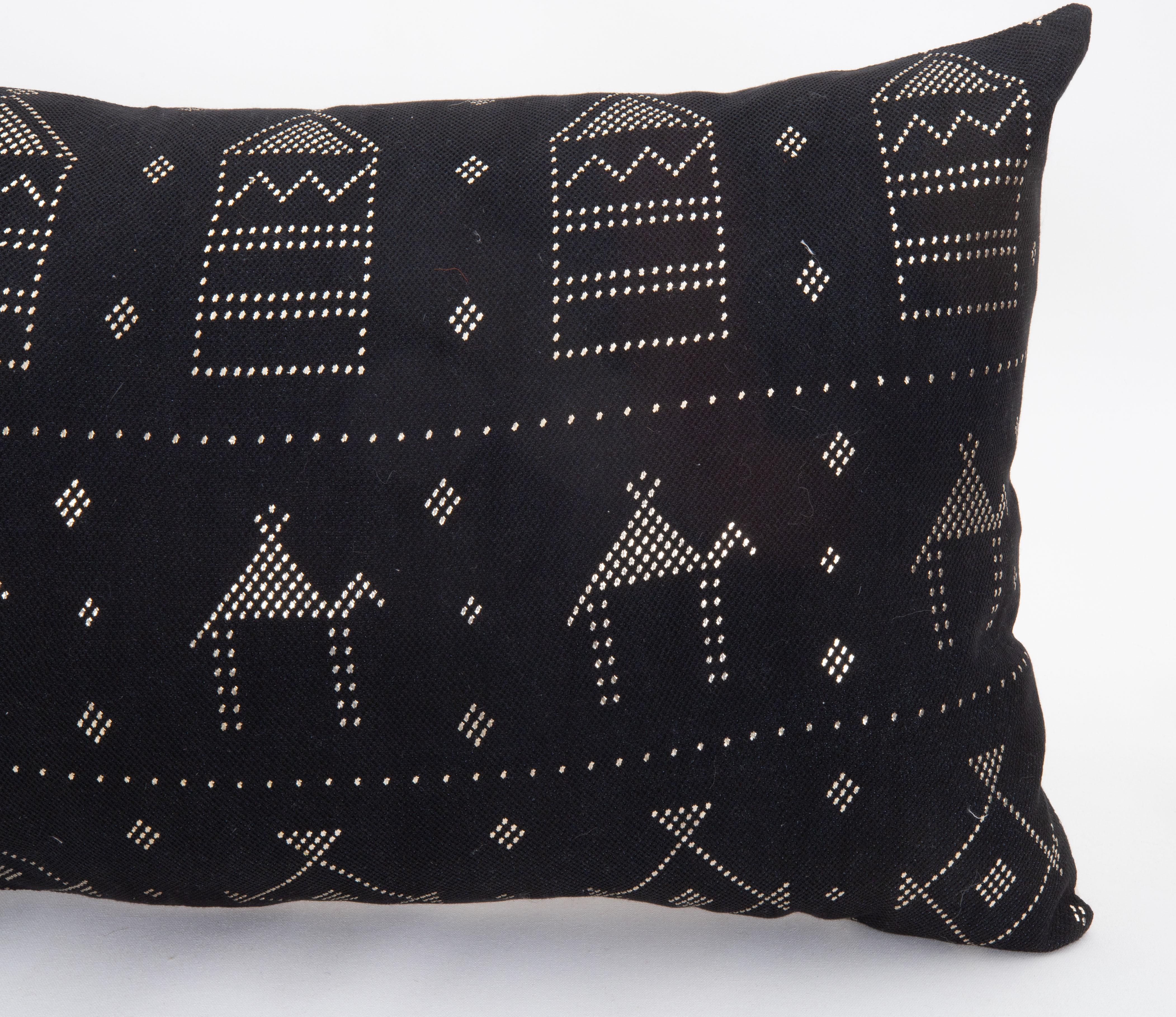 Pillow Cover Fashioned from  Vintage Egyptian ‘tulli bi telli’, Assuit Textile In Good Condition For Sale In Istanbul, TR