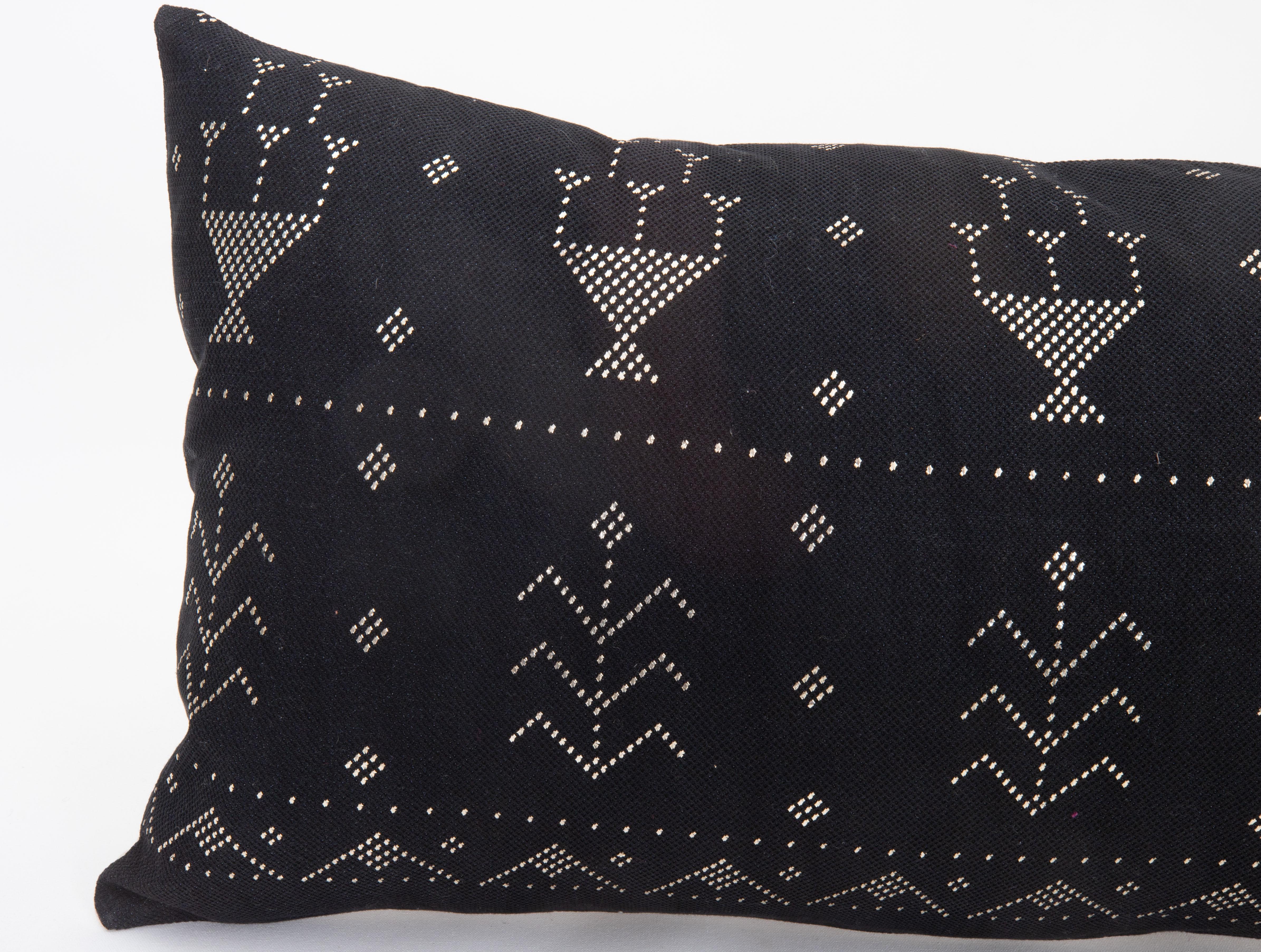 Pillow Cover Fashioned from  Vintage Egyptian ‘tulli bi telli’, Assuit Textile In Good Condition For Sale In Istanbul, TR