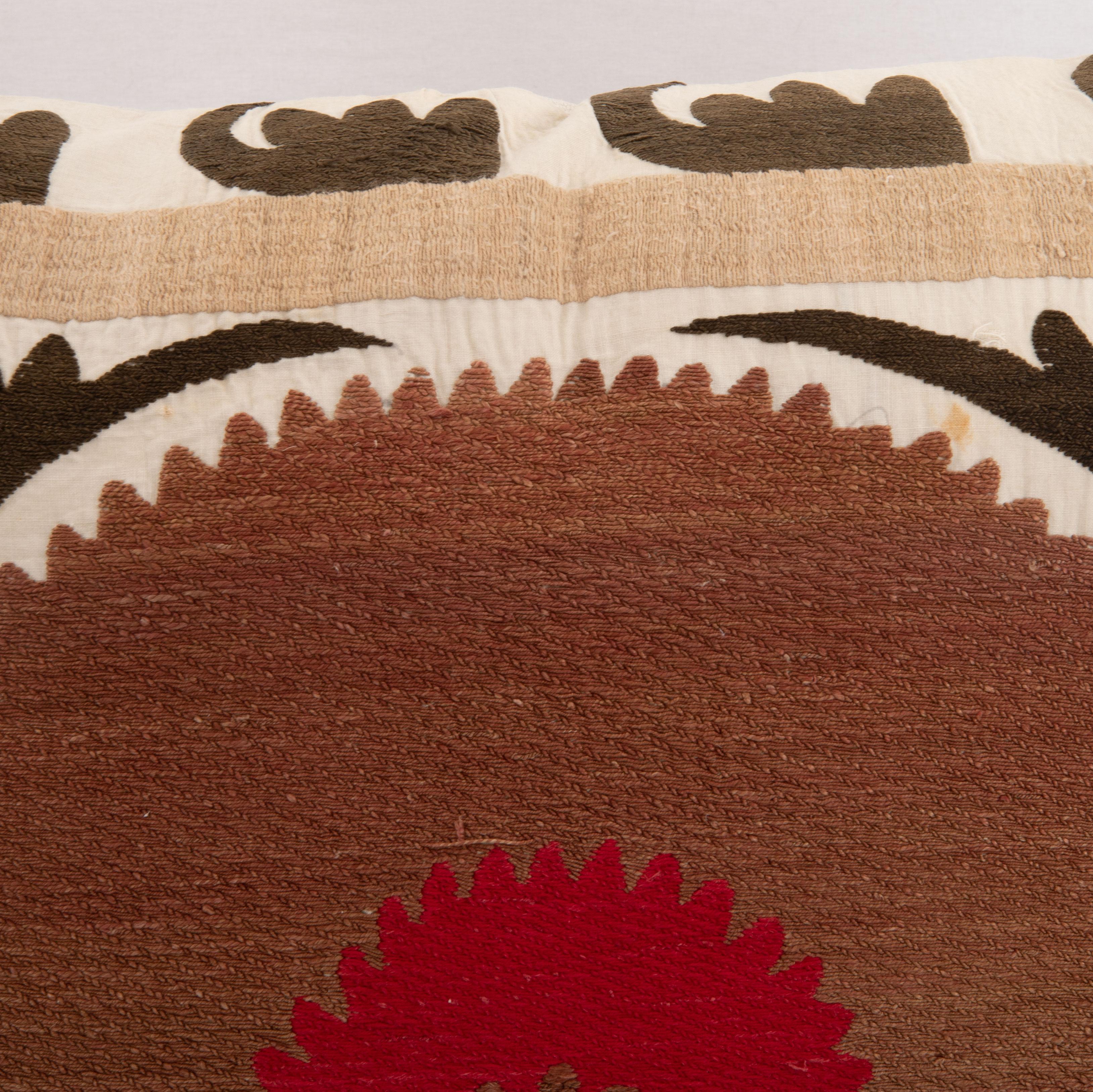 Coton Taie d'oreiller fabriquée à partir d'un Suzani des années 1930, Ouzbékistan en vente