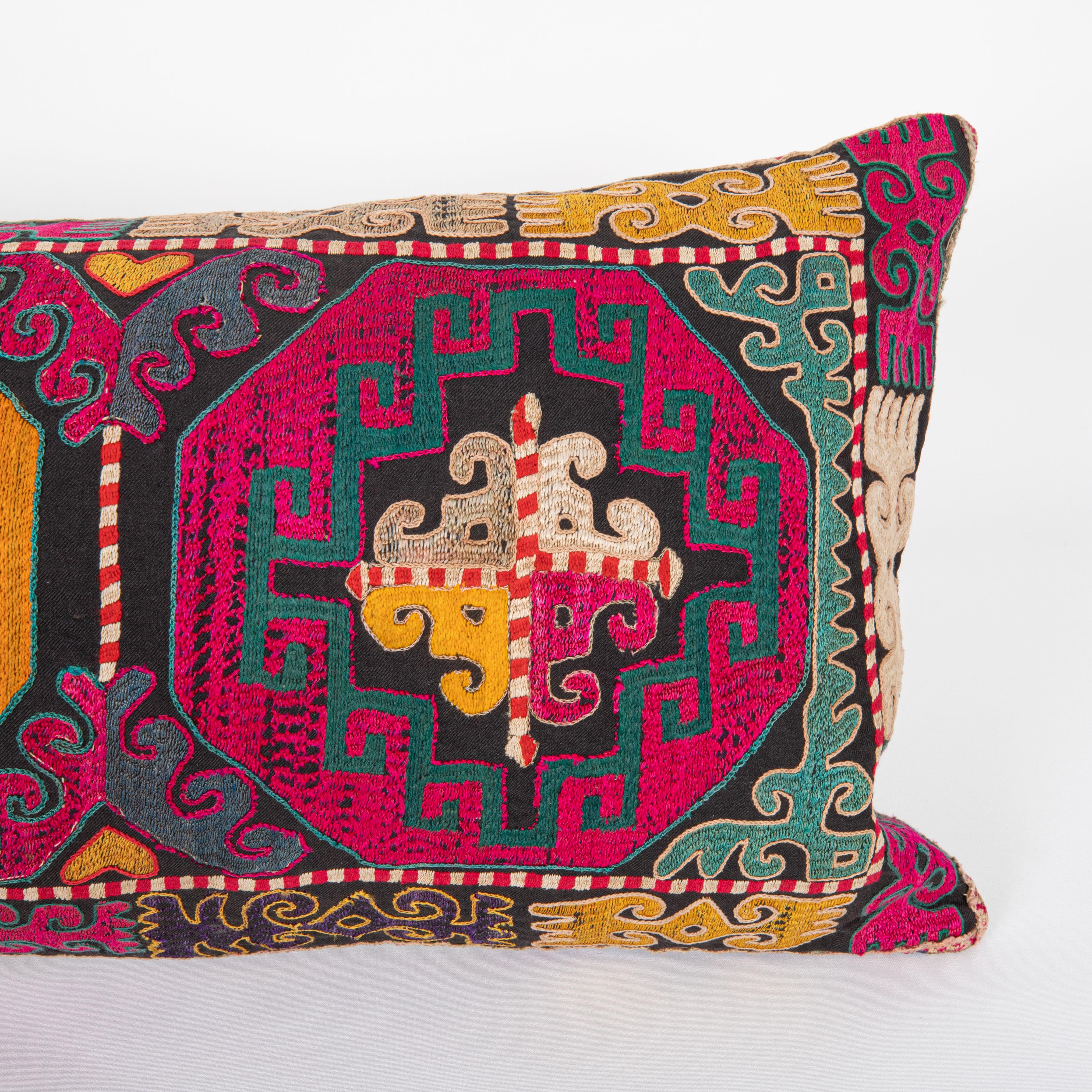 Pillow Cover, Made from a 1970s/80s silk mafrash ( storage bag ) Panels In Good Condition For Sale In Istanbul, TR