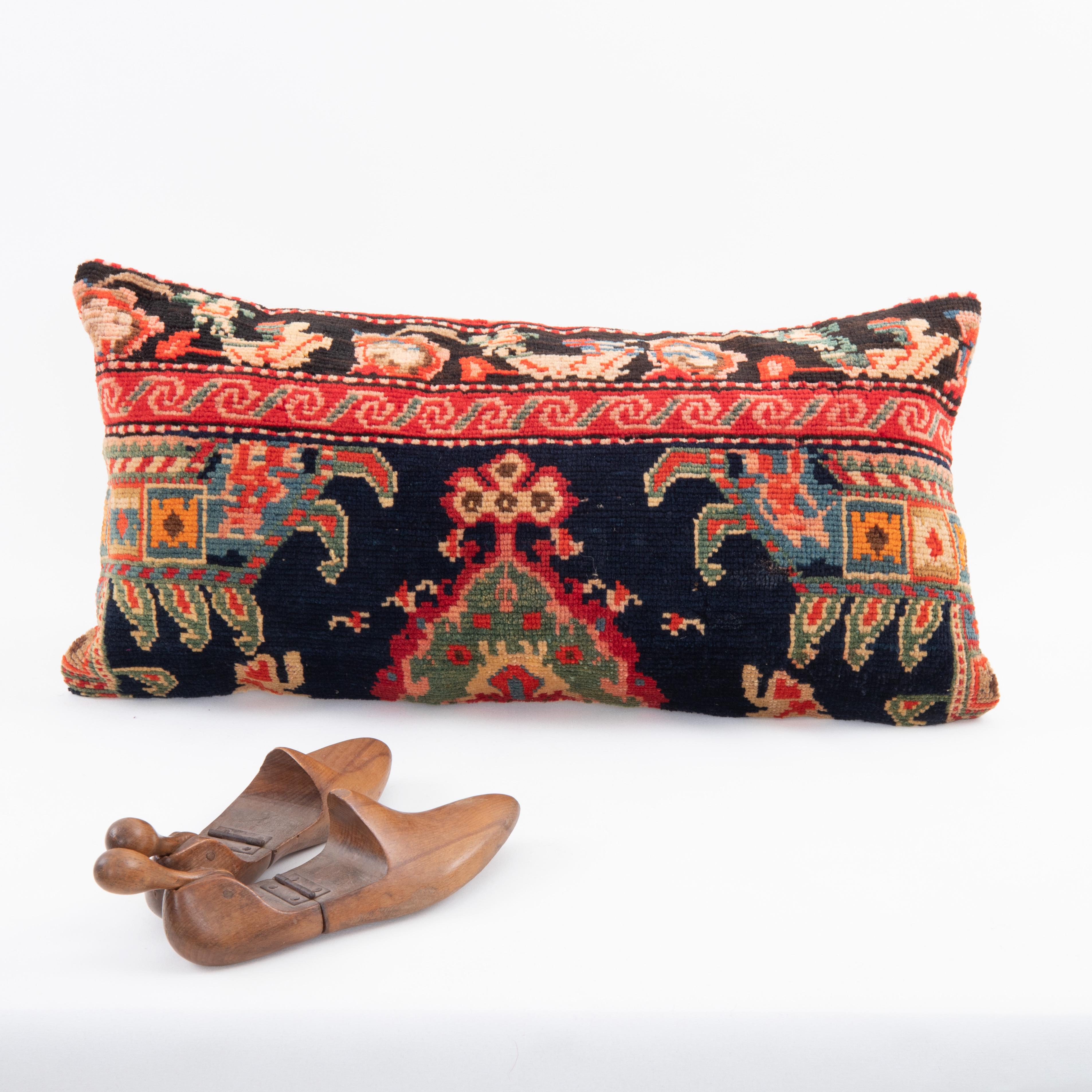 Tribal Couvercle d'oreiller fabriqué à partir d'un tapis caucasien Karabagh, fin du 19e / début du 20e siècle en vente