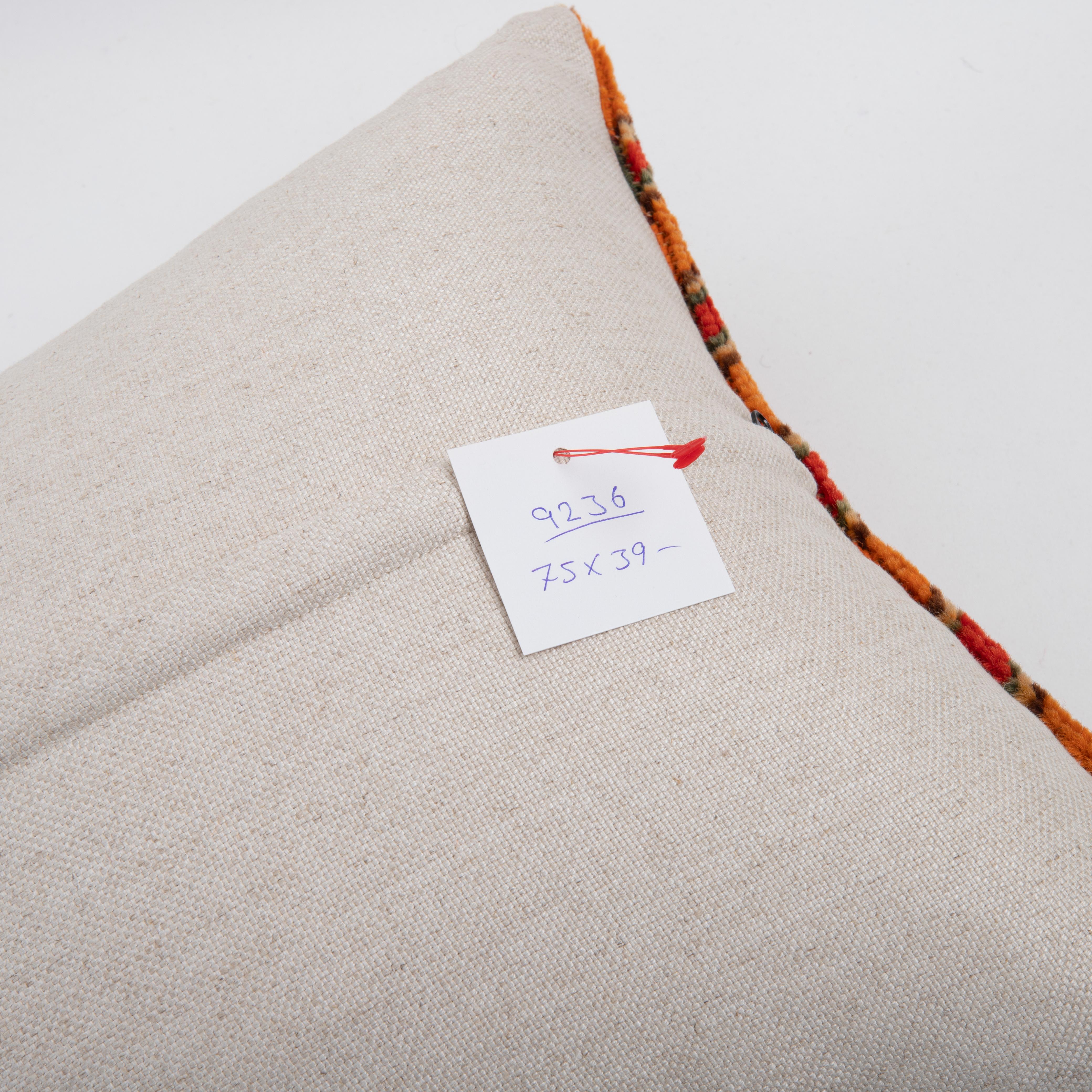Laine Couvercle d'oreiller fabriqué à partir d'un tapis caucasien Karabagh, fin du 19e / début du 20e siècle en vente